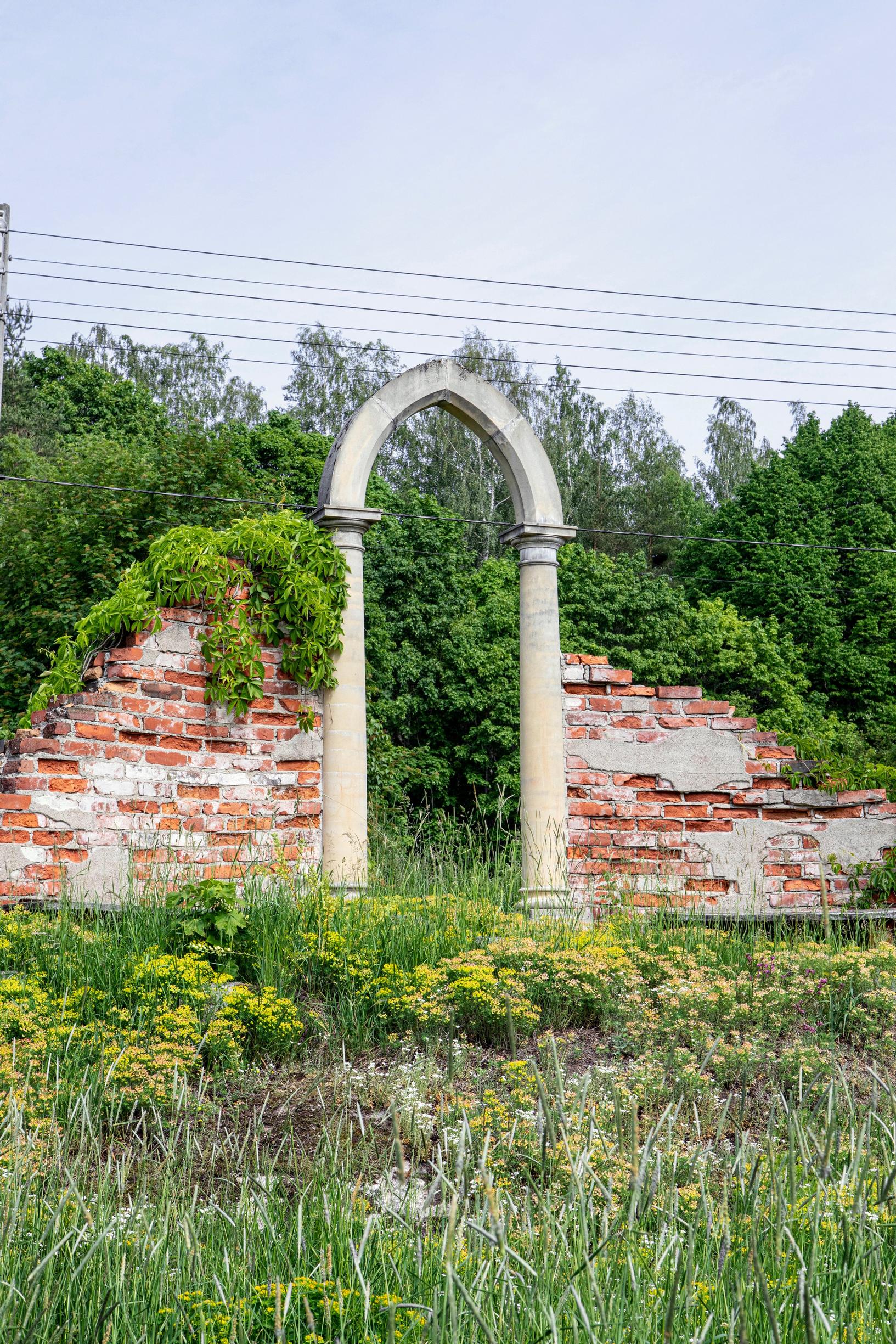 Folly Mustion linnan puistossa