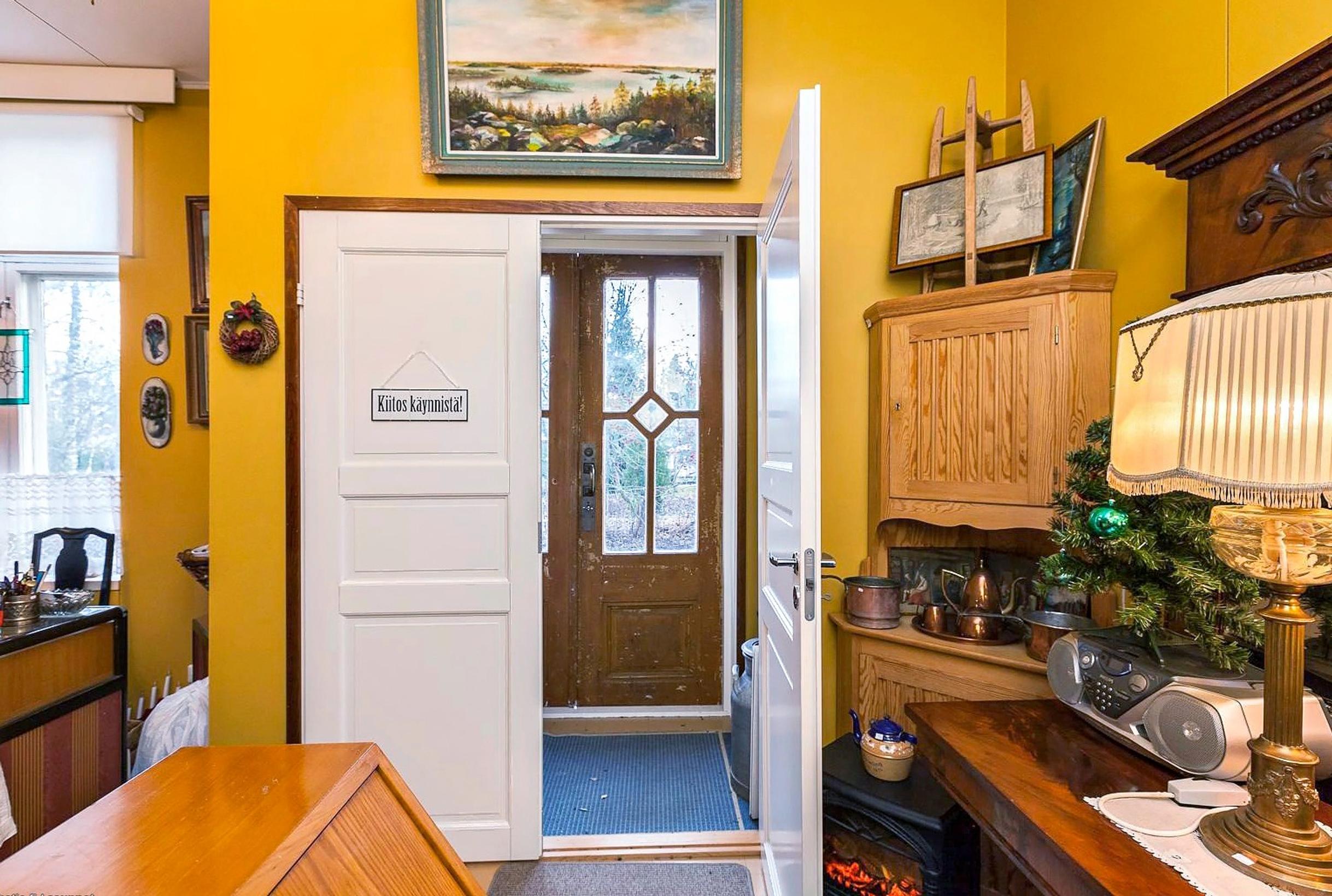 Eteinen ennen remonttia