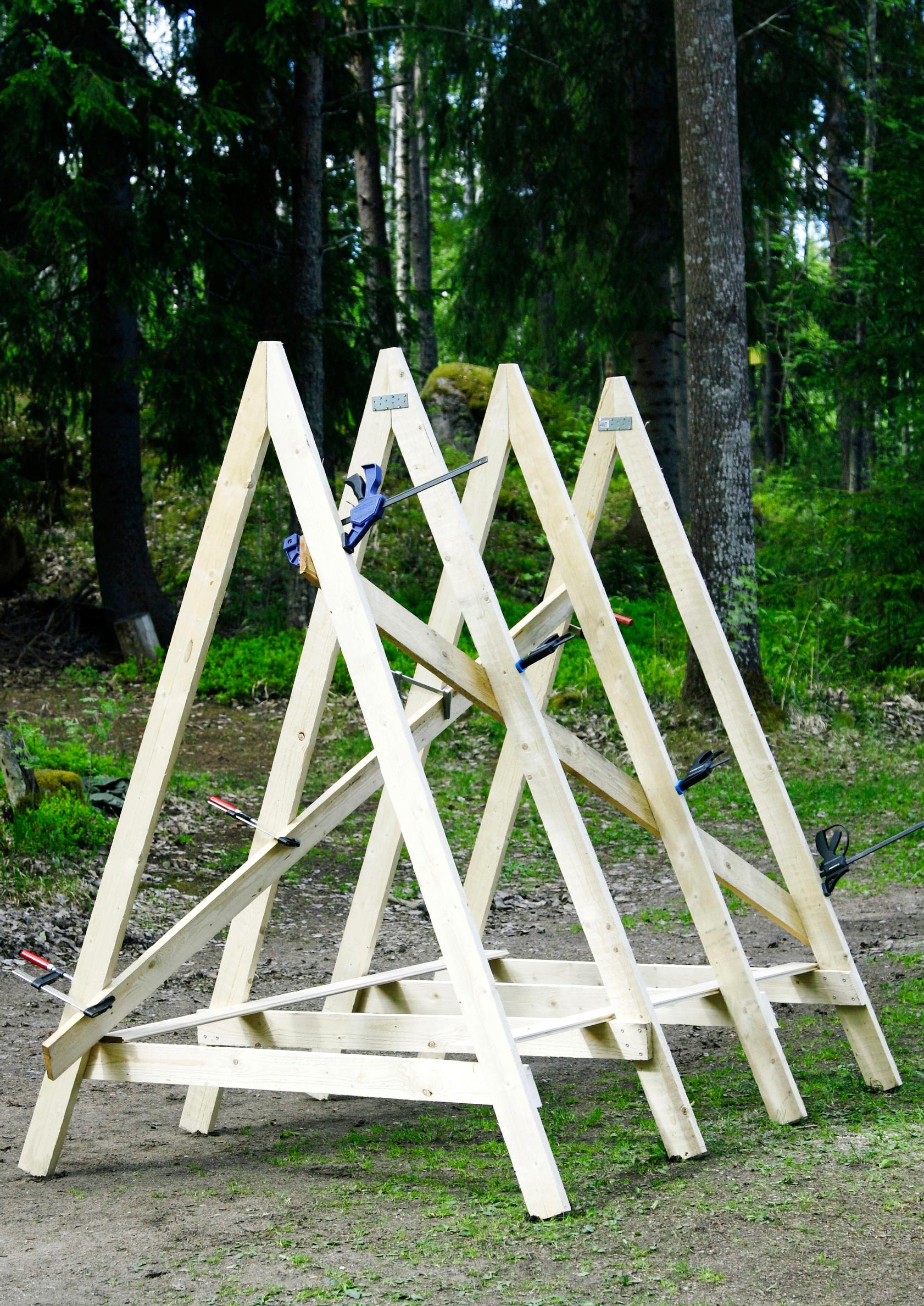 Päivätorkkumajan kasaaminen