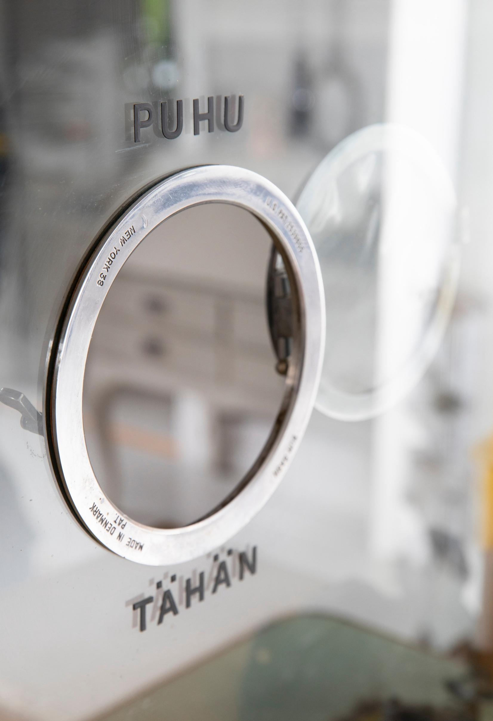 Lipunmyyntiluukun yksityiskohta