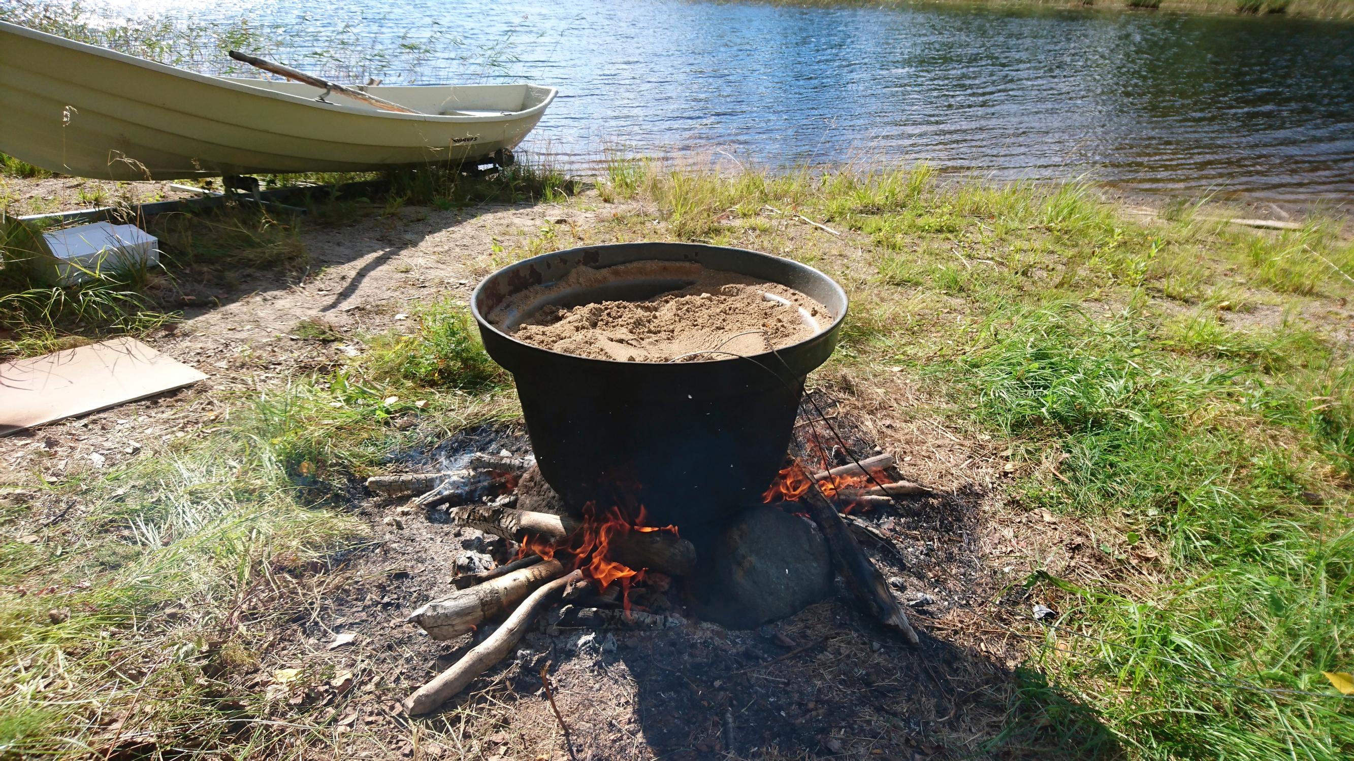 Alpo Hassisen laiskan äijän rosvopaistin tekoa