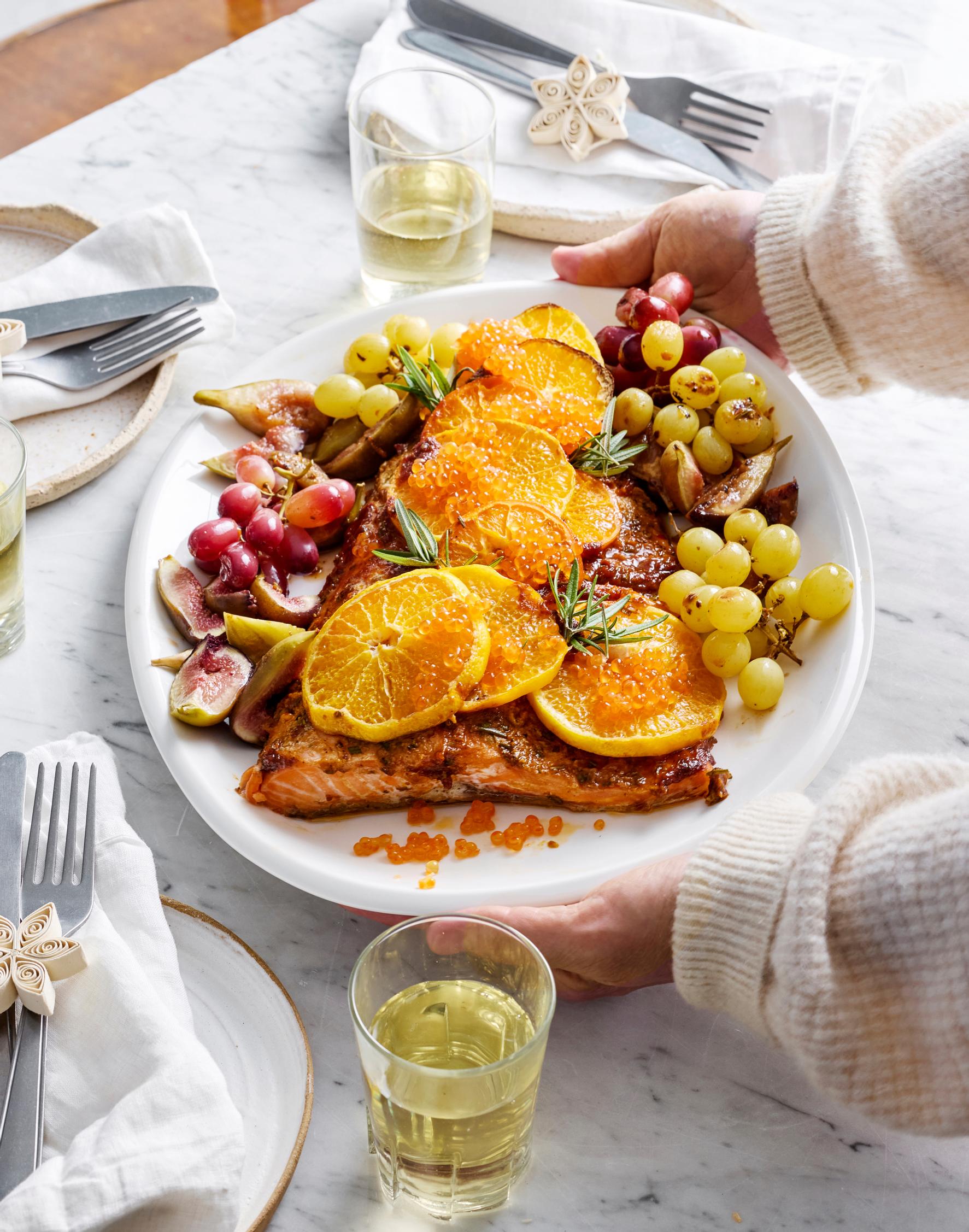 Jouluinen uunilohi – mausta rohkeasti ja viimeistele raikkaaksi sitrusviipaleilla