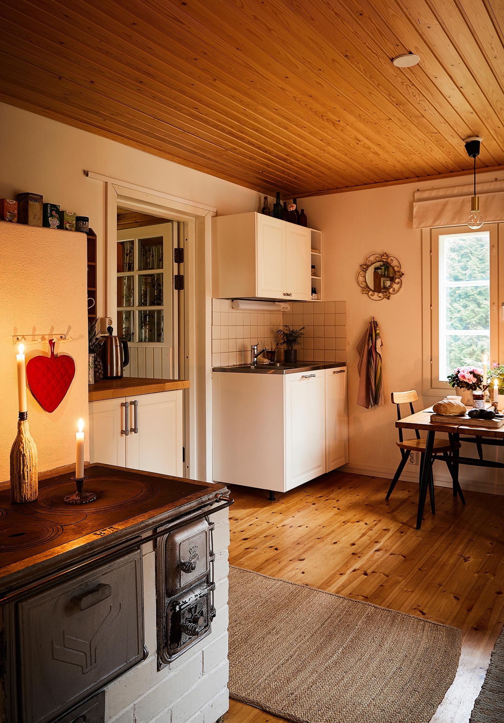 Keittiön vanha puuhella