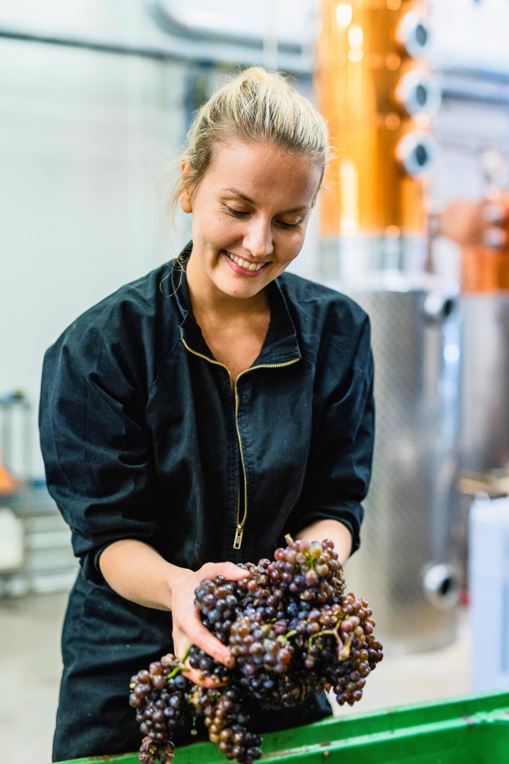 Noita Wineryn viinintekijä Ilona Aaltonen