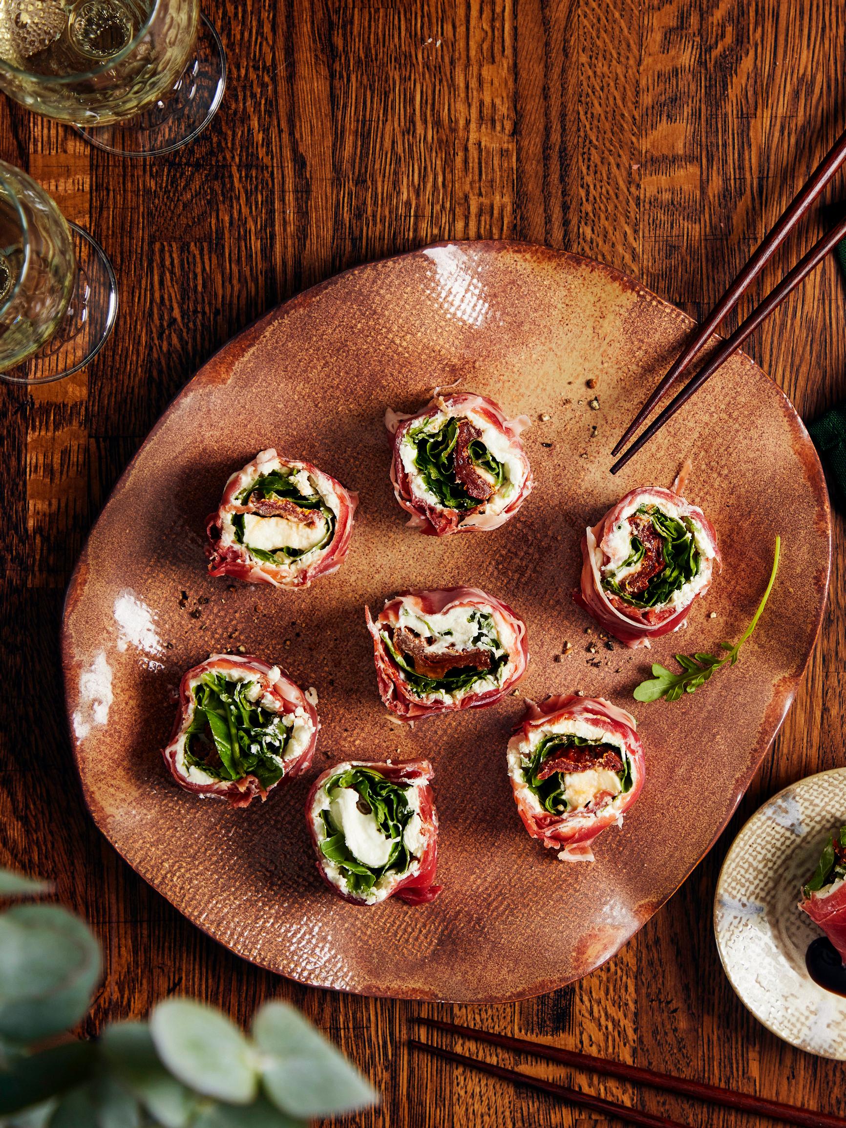 Italialaiset sushit – illanistujaisten hauska naposteluherkku syntyy vartissa