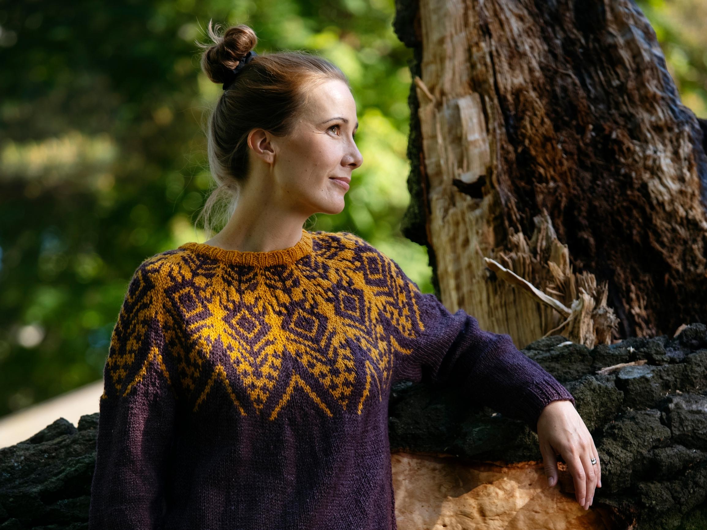 Kaarrokeneule on yksi viime aikojen suurimmista käsityövillityksistä – neulo upea Ajattara-neule ohjeellamme