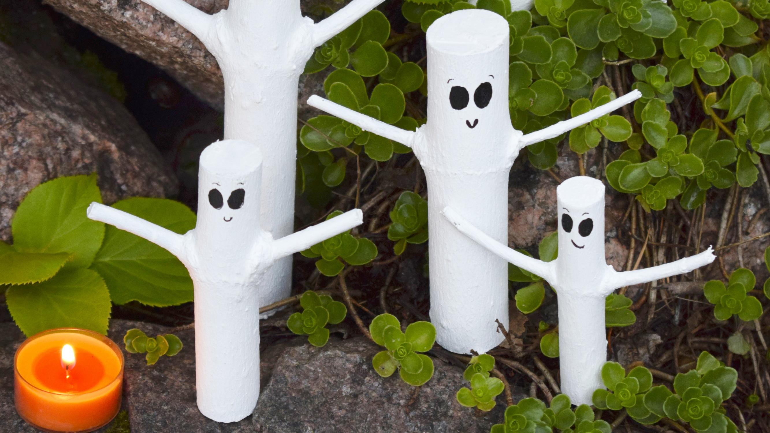 Kummituskepit kutsuvat halloween-leikkiin! Maalilla ja tussilla syntyy ilmeikäs haamujengi