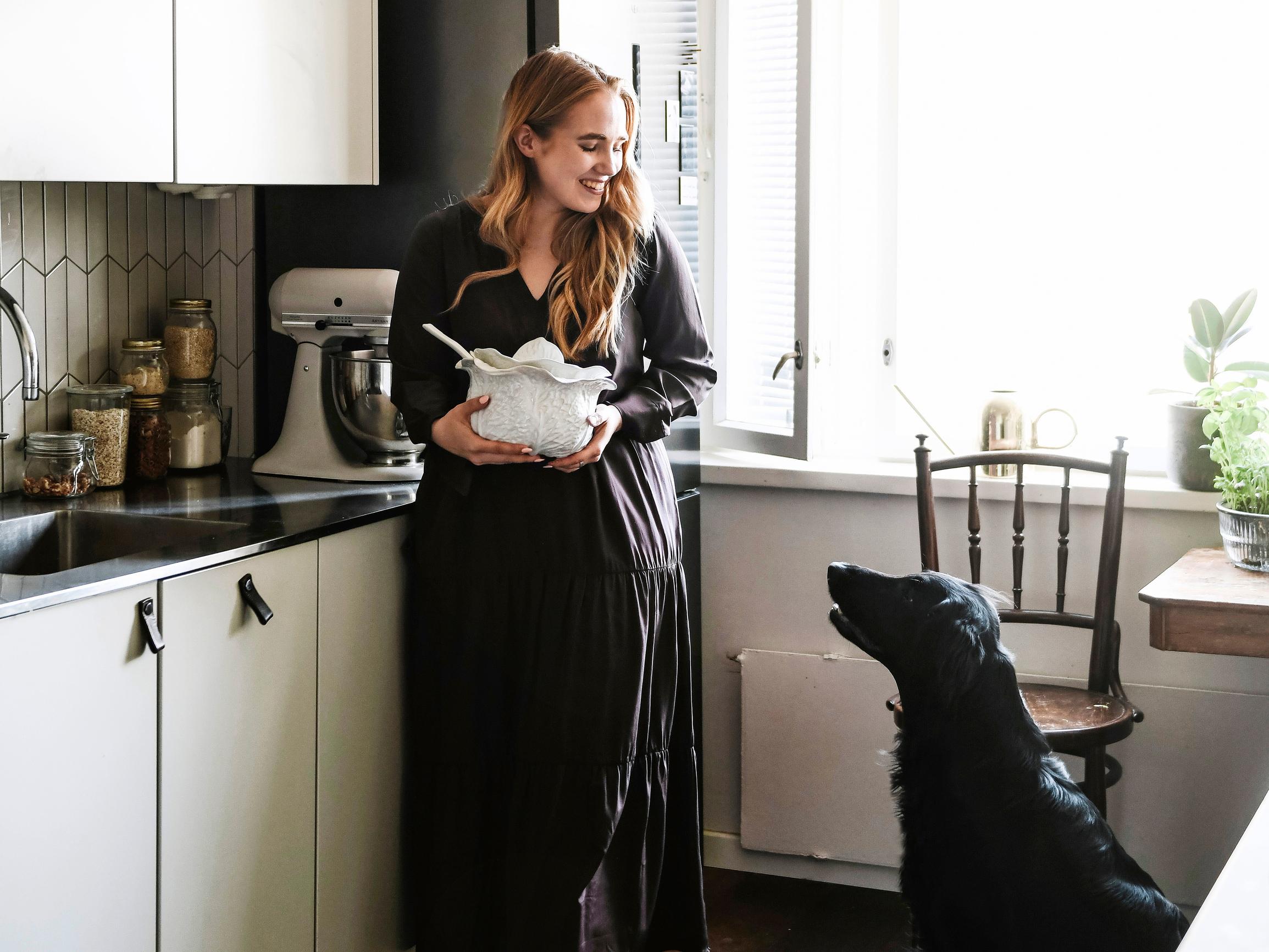 Ruokakuvaajan 3 bravuurireseptiä – Viola Virtamo kokkaa luovasti jääkaapin aineksista kasvispainotteista ruokaa