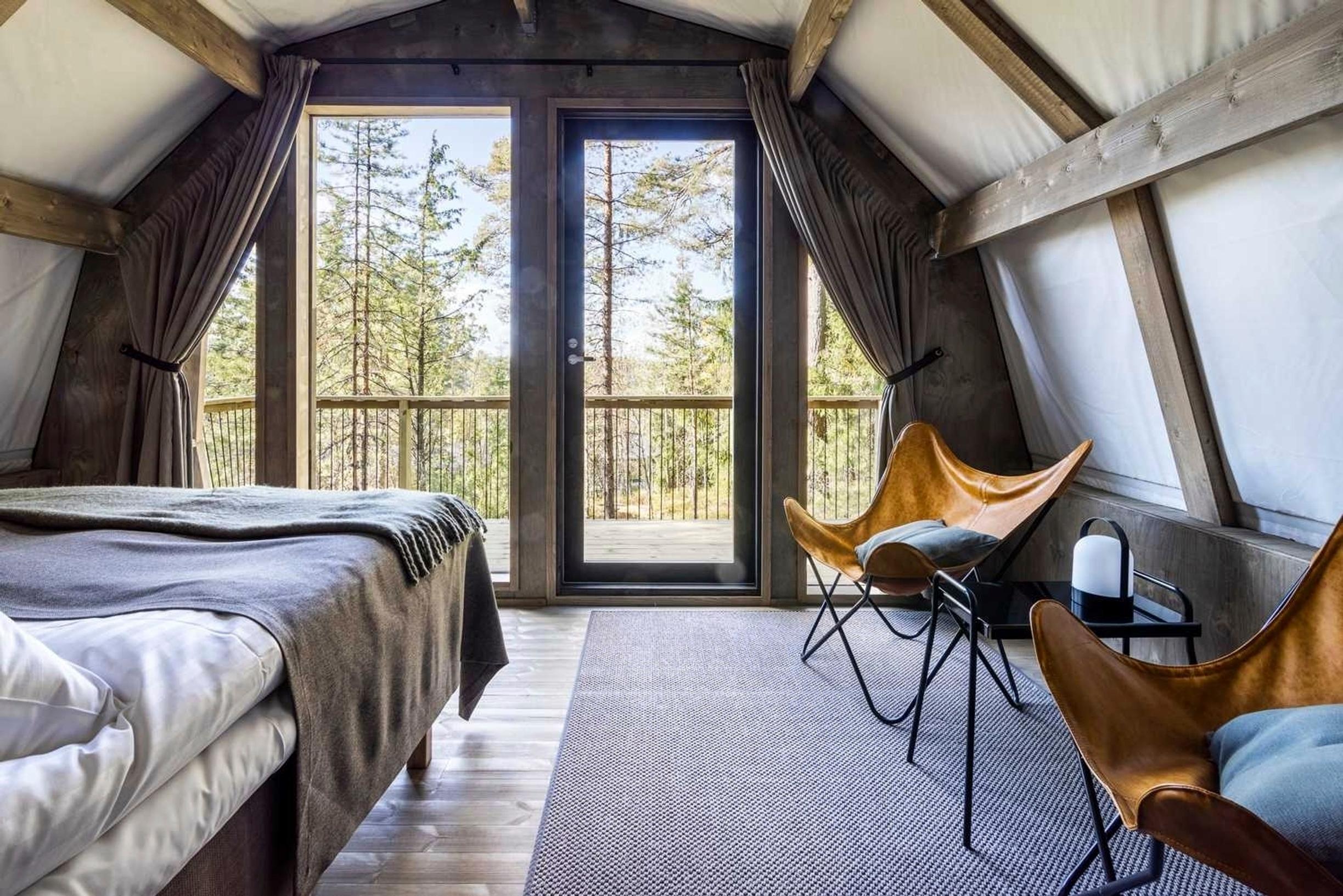 Haltia Lake Lodge -hotelli Espoon Nuuksiossa.