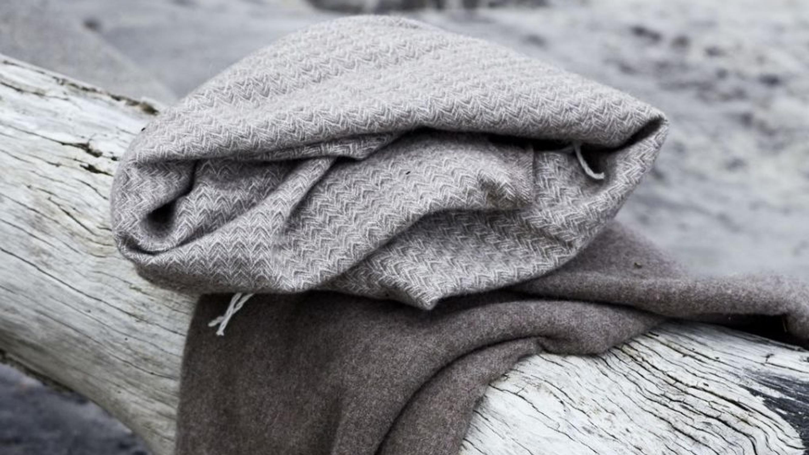 Rantakallion sävyjä & meren tuomia simpukoita! Poimimme 7 tuotetta, jotka tuovat saariston tunnelmaa kesäkotiin