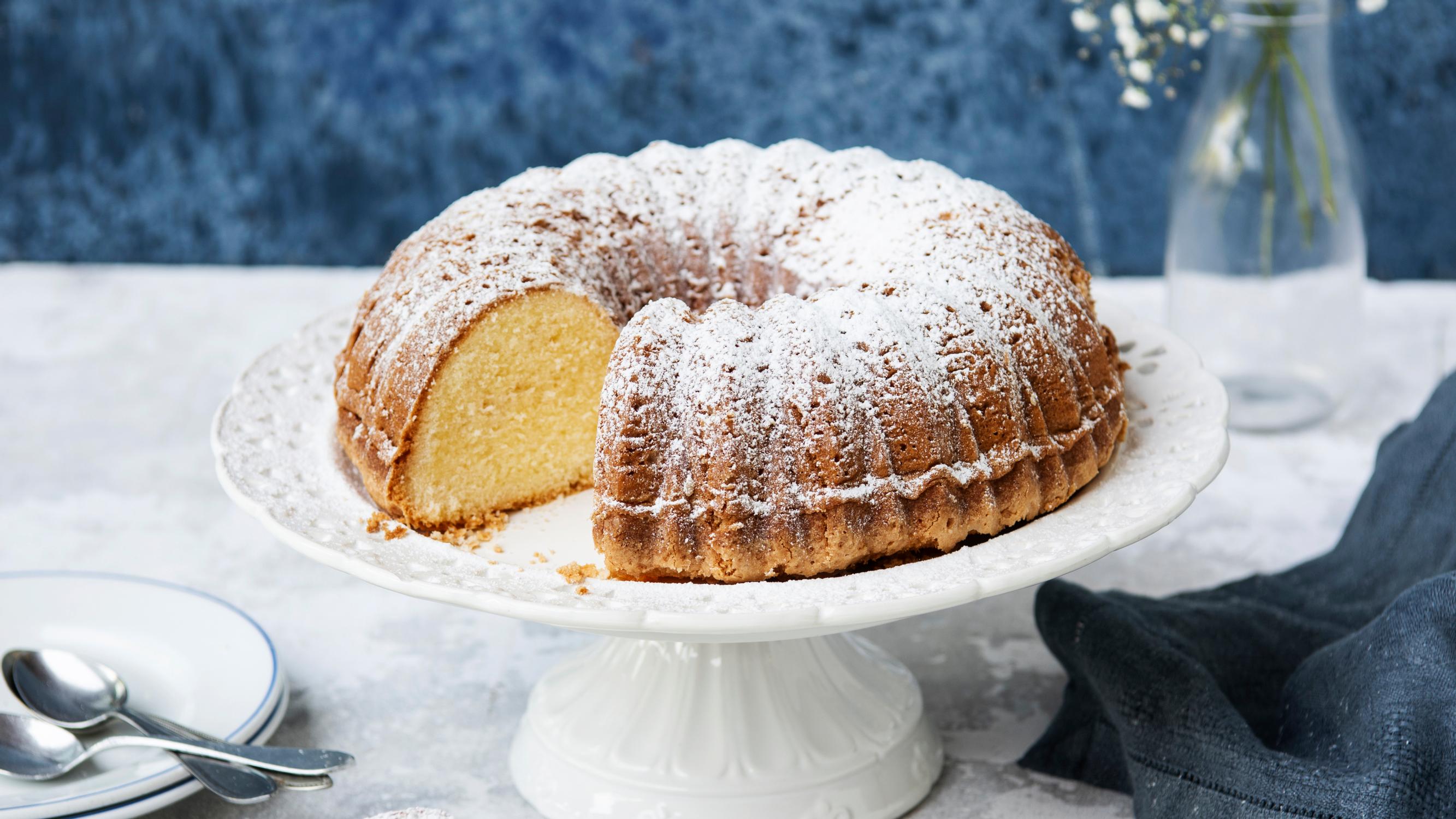 Kultarannan pumpulikakku – presidenteillekin kelpaava pumpulinpehmoinen kahvikakku hurmaa kahvipöydässä