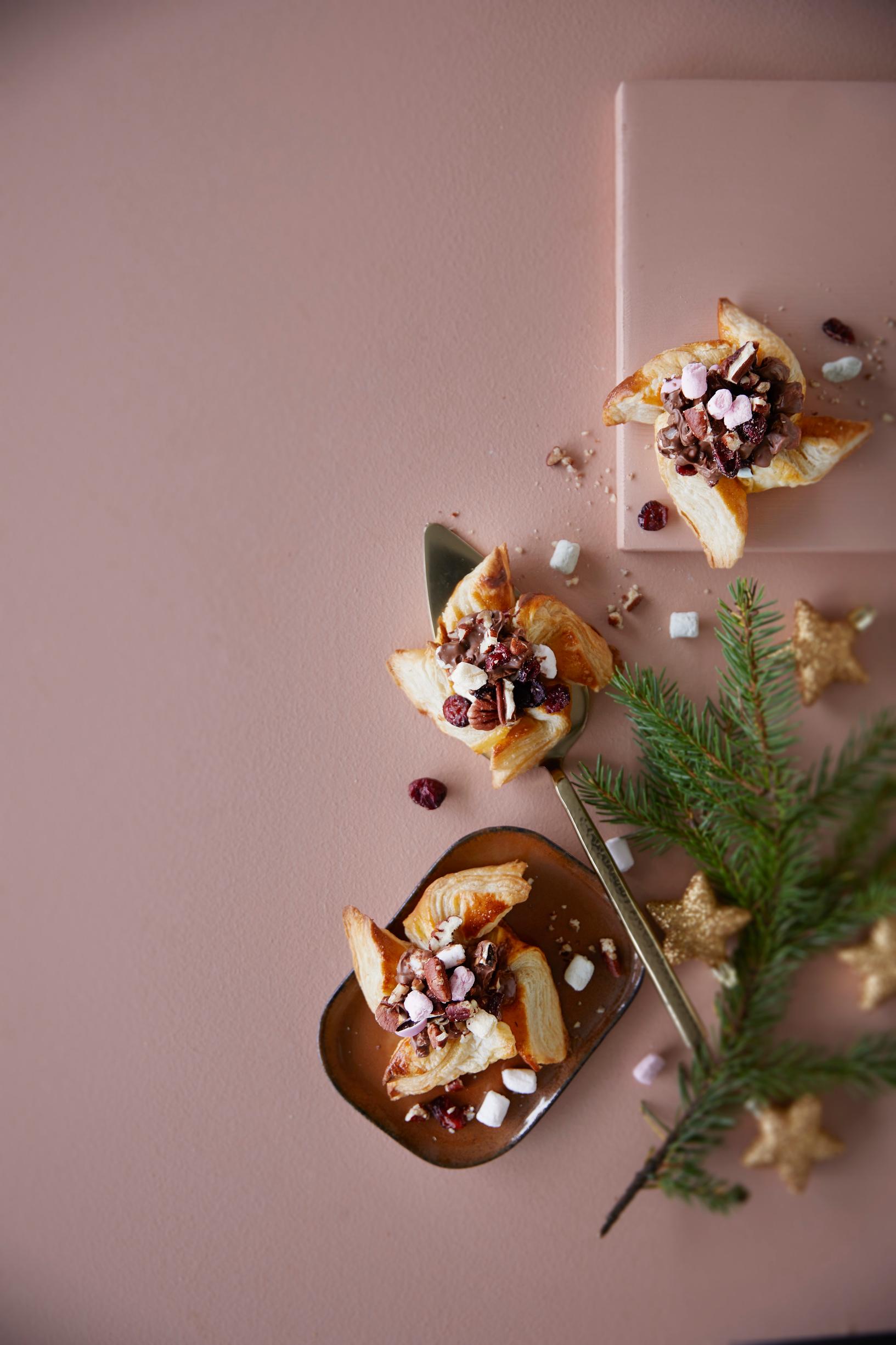 Rocky road -tyyliin täytettyjä torttuja