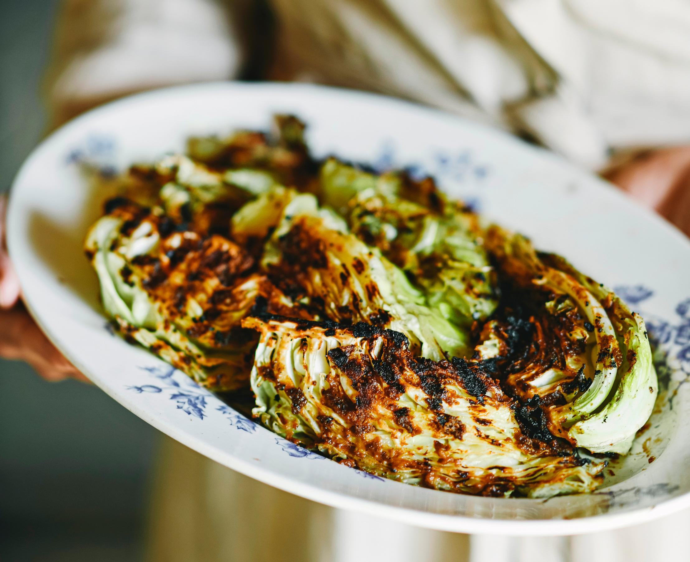 grillattu satay-varhaiskaali
