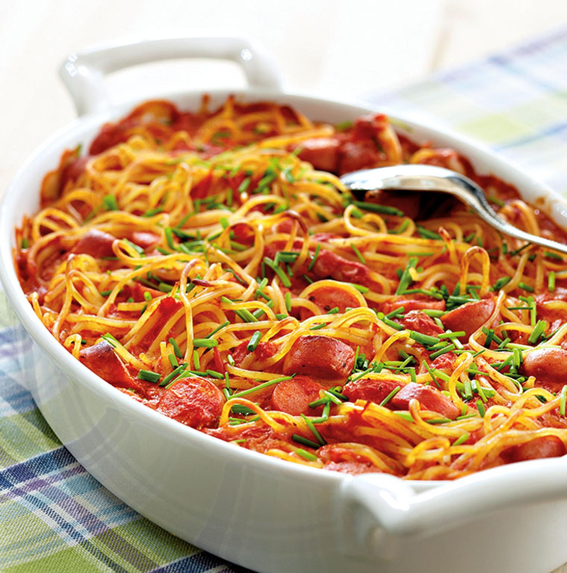 Makkara-spagettivuoka – katso resepti! | Maku
