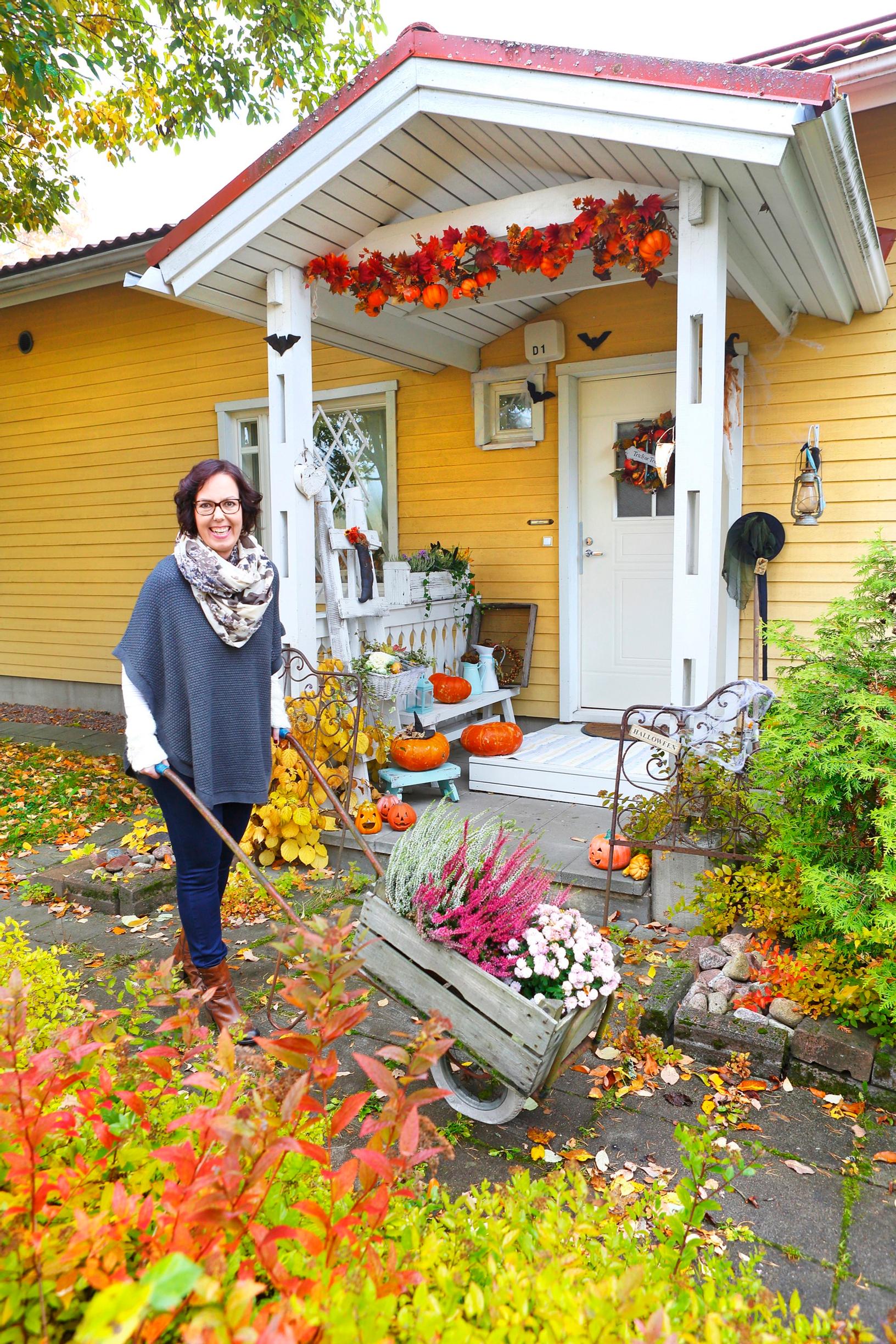 Haamuja ja hämähäkinseittejä – hui miten pelottavan upea halloween-piha!