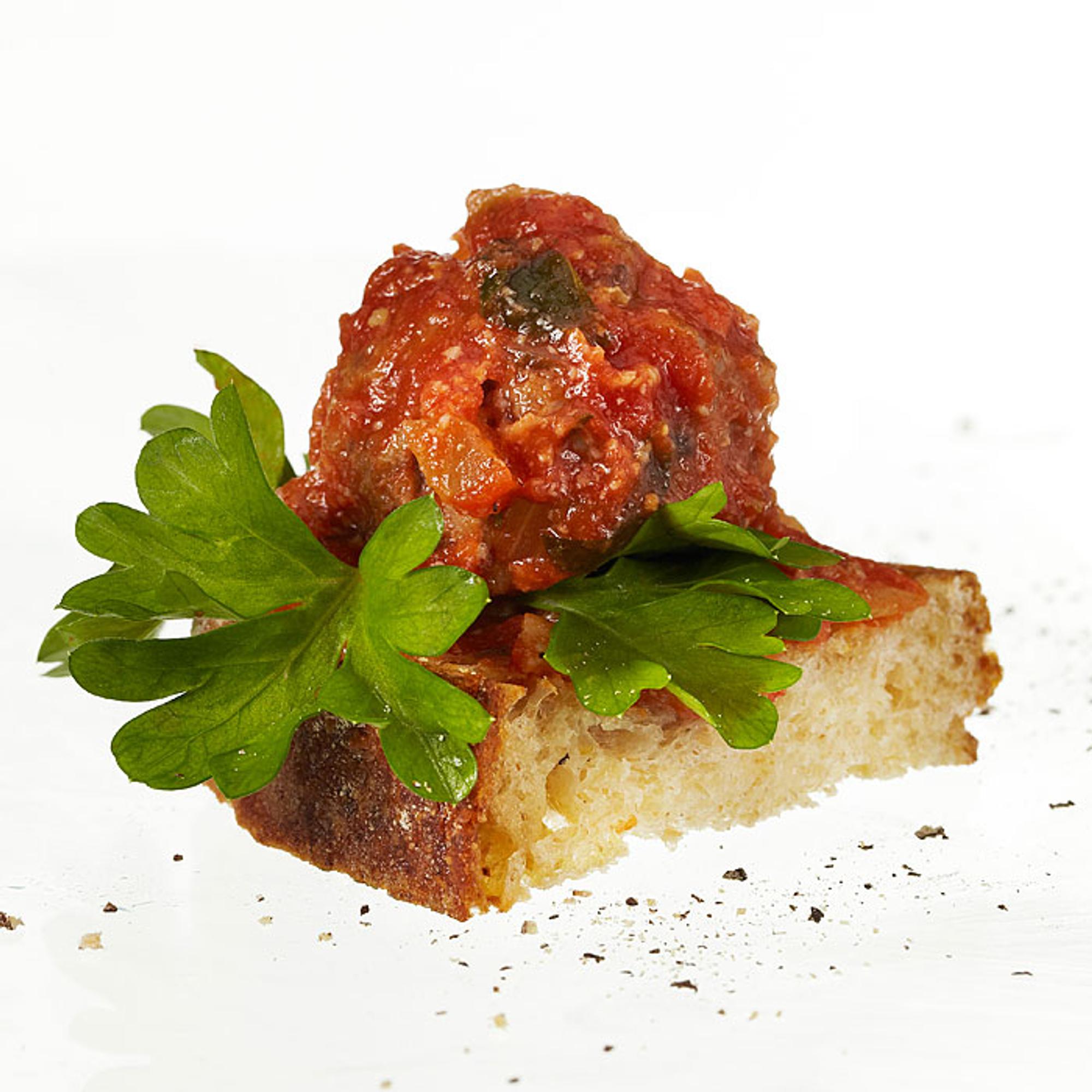 Välimerelliset lihapullat tomaattikastikkeessa | Maku