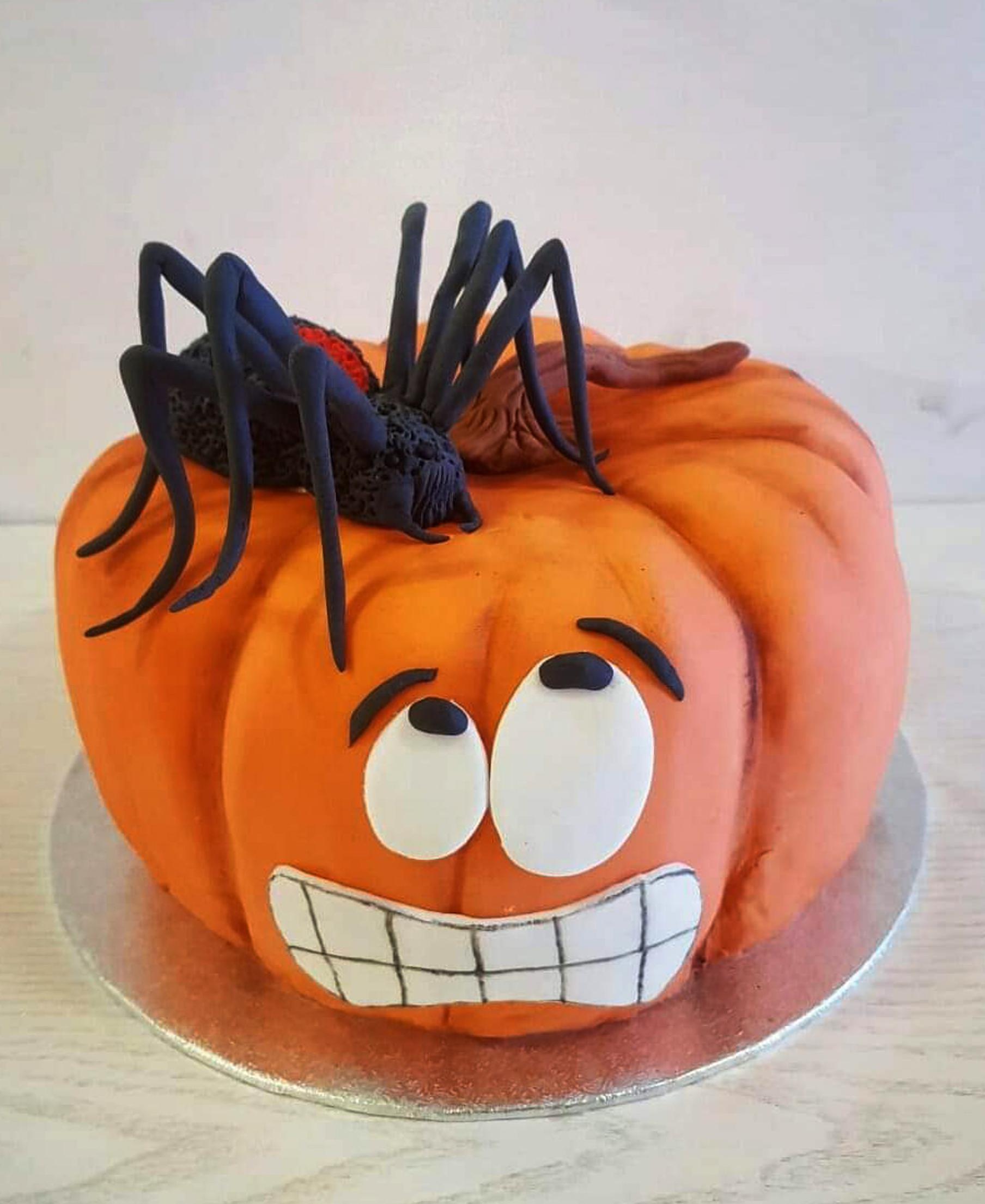 Halloween-kurpitsakakku