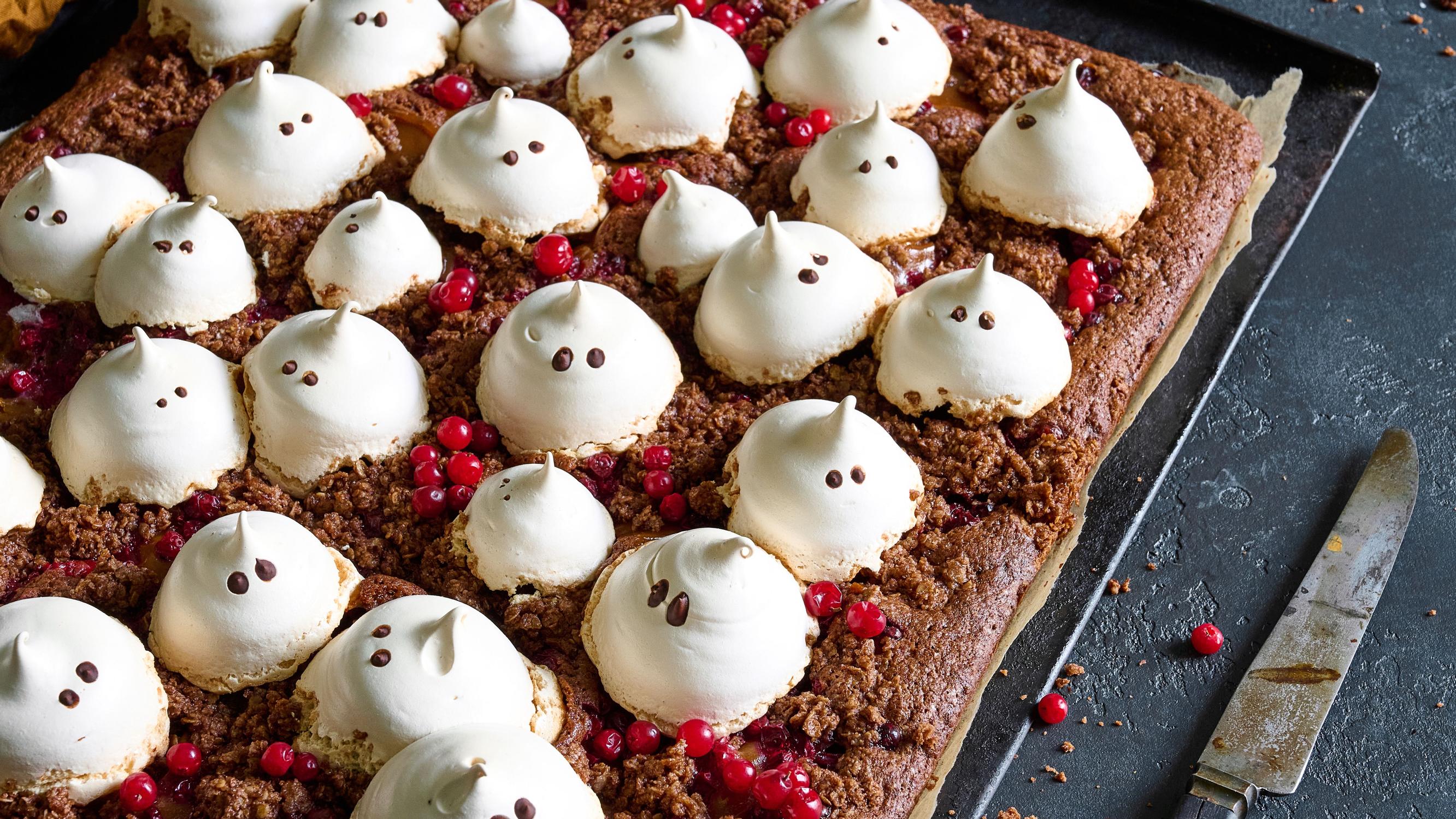 Halloweenin haamupiirakka saa inspiraationsa rakastetusta britakakusta – ”En muista koska olisin syönyt yhtä hyvää leivonnaista”