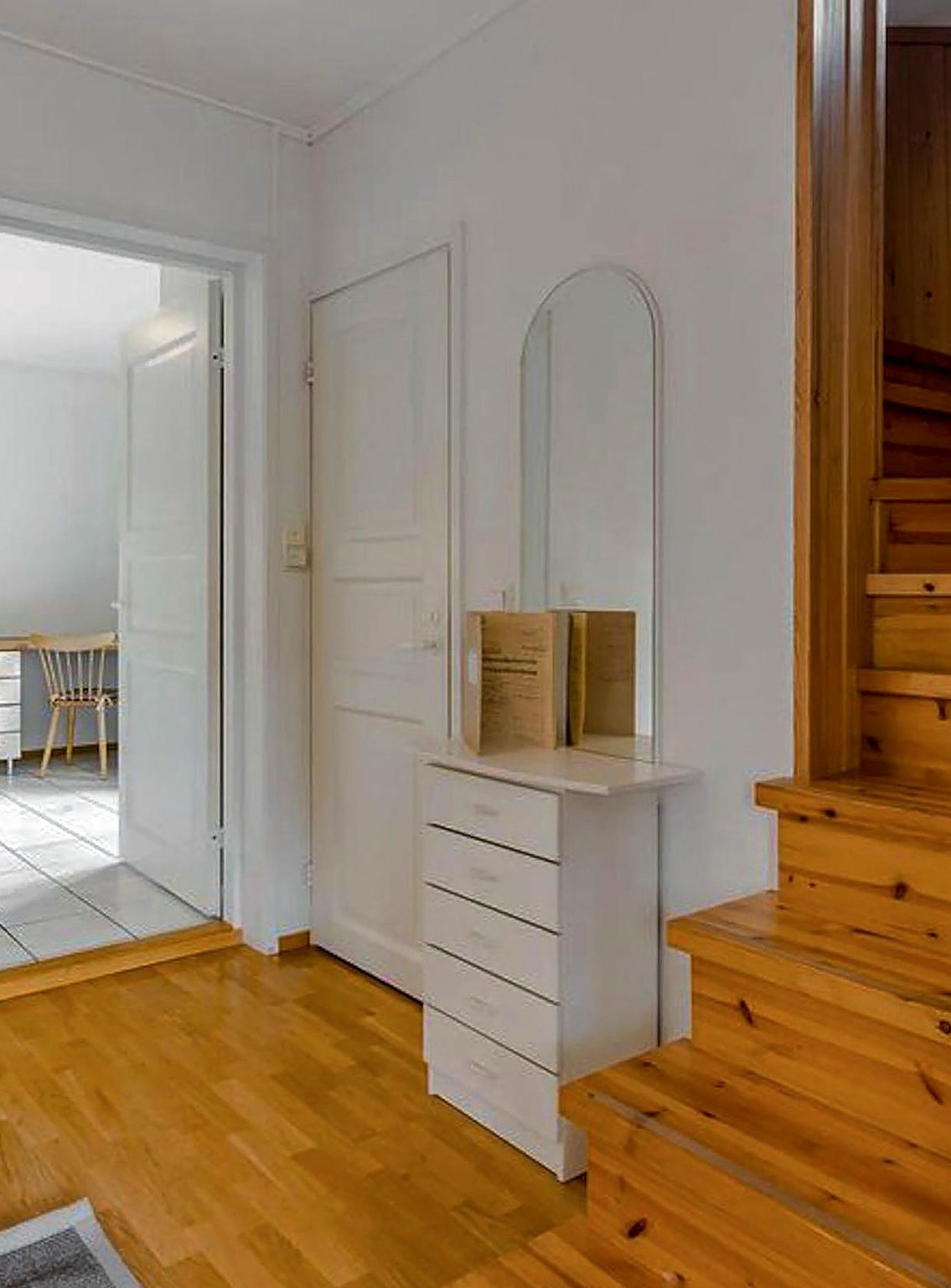 Portaikko ennen remonttia