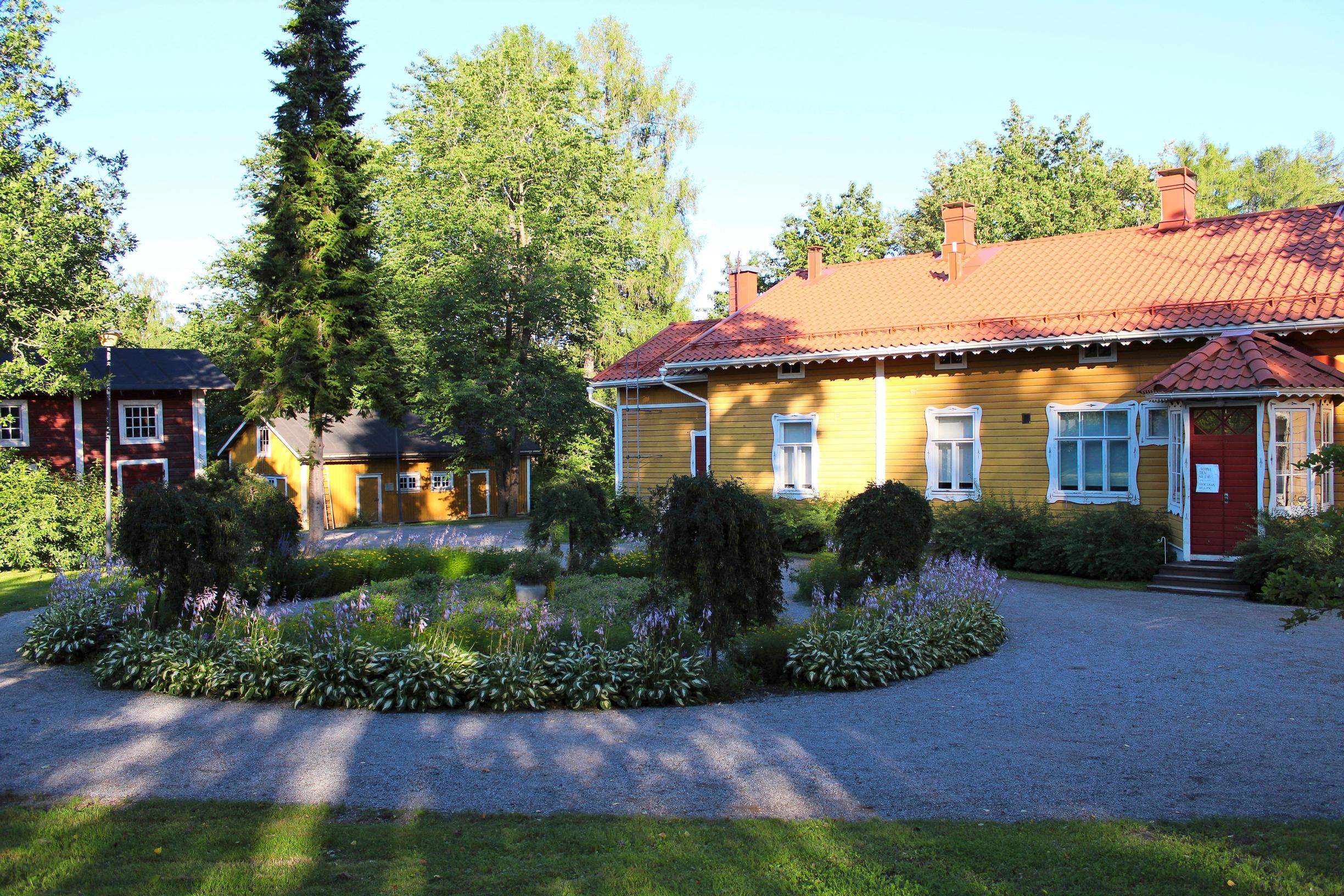 Kanavapäällikön entinen puutarha Kanavapuistossa