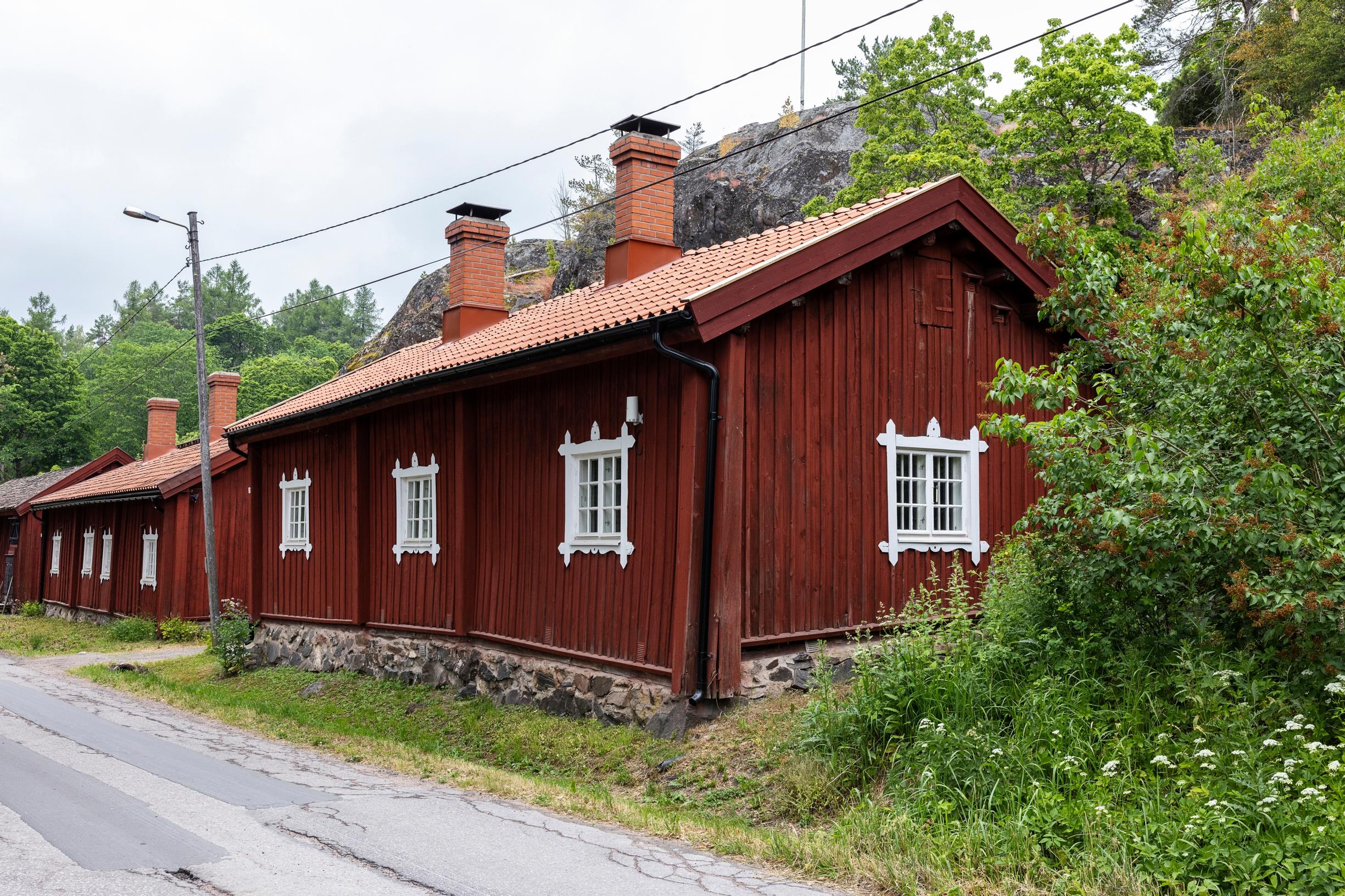Punamultatalot Billnäsin ruukkialueella