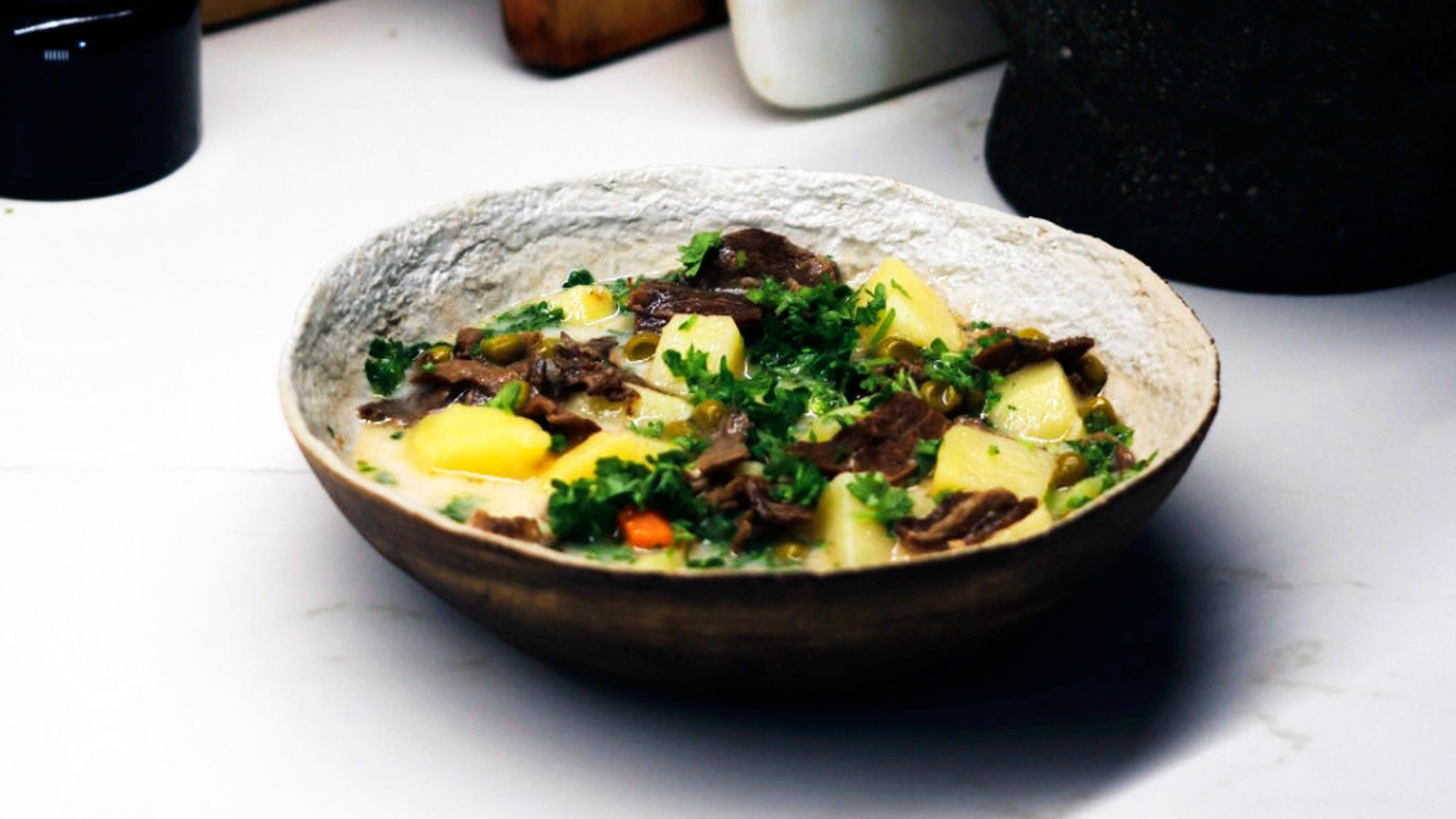 Lapinäijän keitto – poronkäristyksen kermainen keittoversio hurmaa!