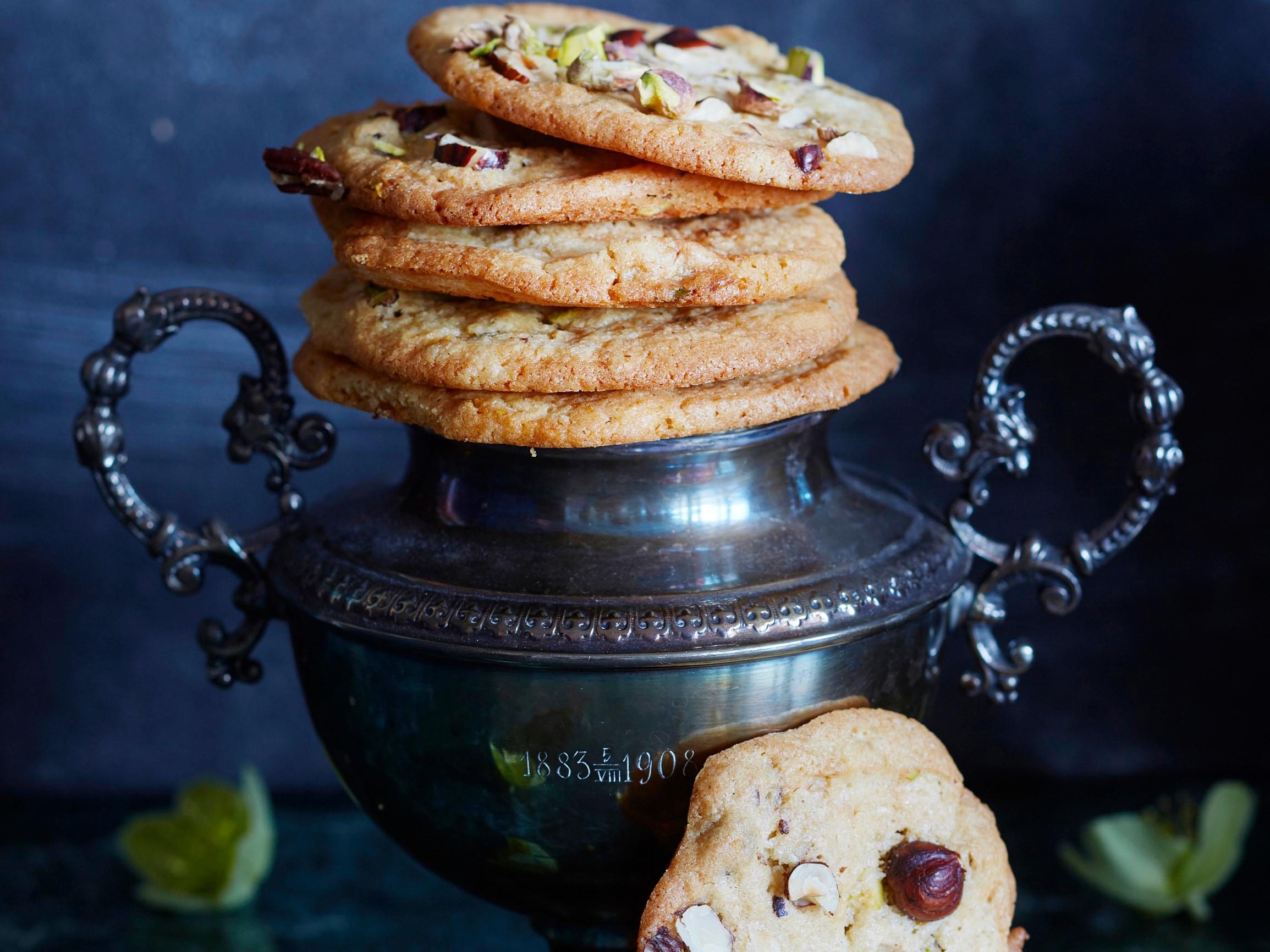 Pähkinä-inkiväärikeksit – näiden keksien juju on piristävä inkivääri, jota lisätään kahdessa eri muodossa