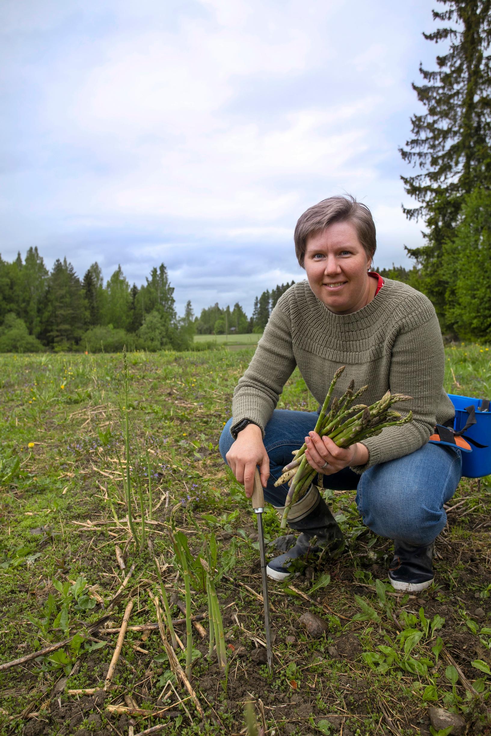 Parsanviljelijä Saara Kukkonen Nikkarin maatilalla