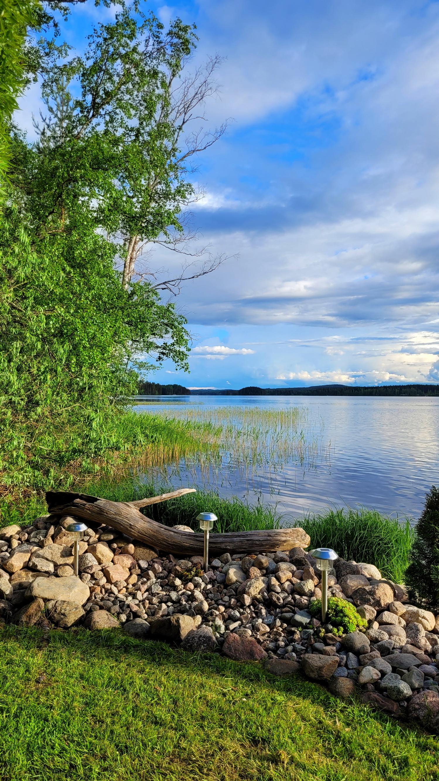 Kivikko Marjutin rannassa.