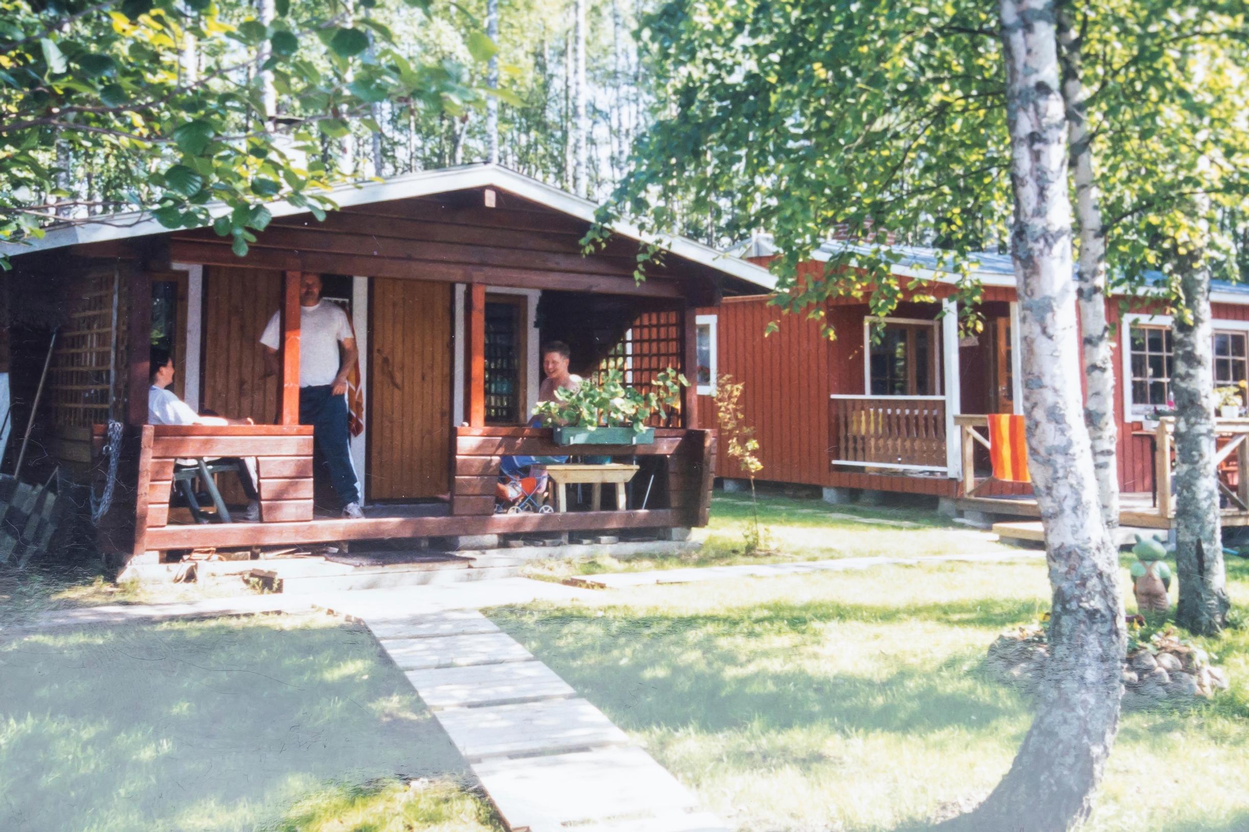 Mökkimiljöö ennen.