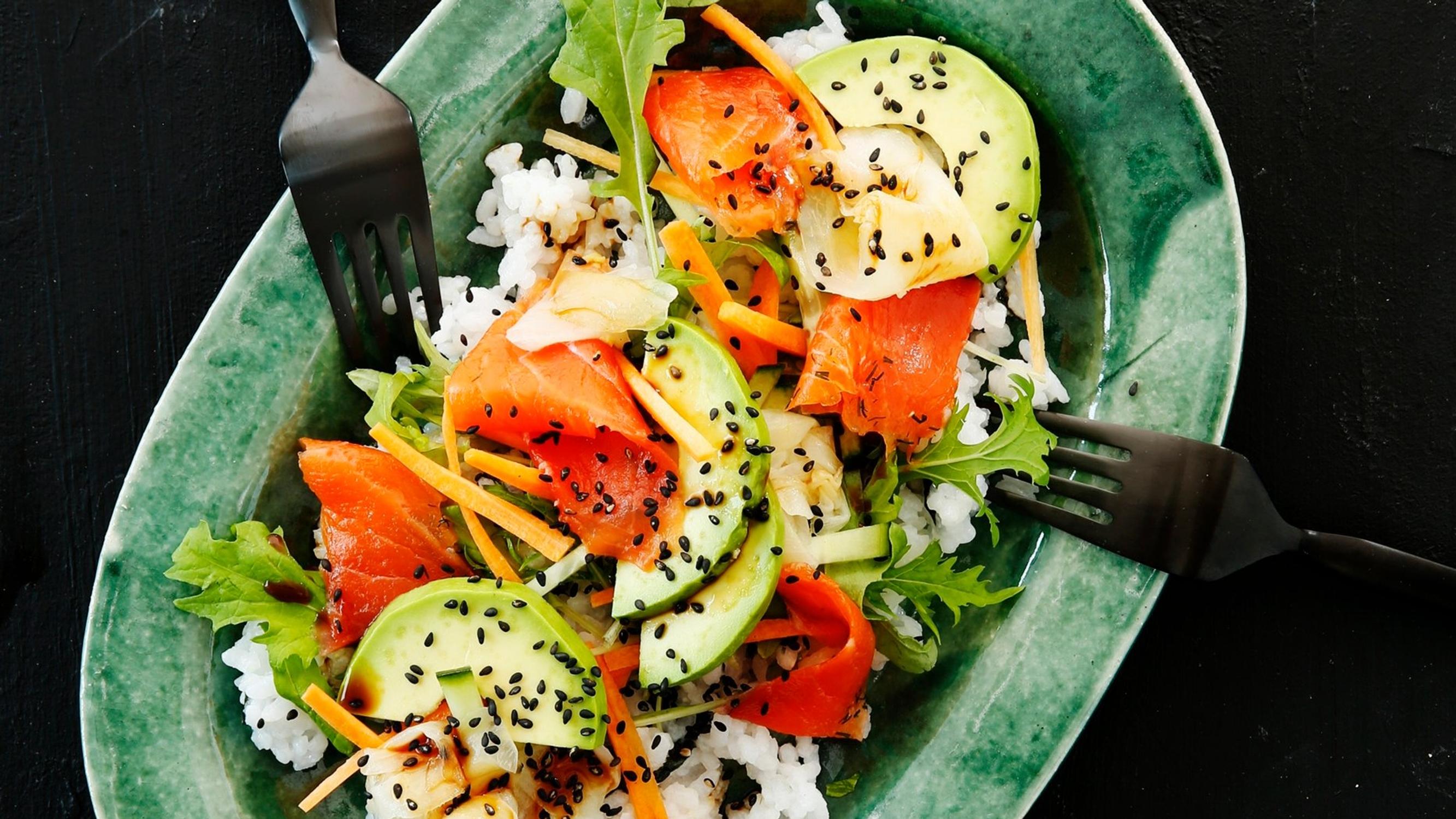 Sushisalaatti – helpoin tapa herkutella sushilla (vaikka joka päivä!)