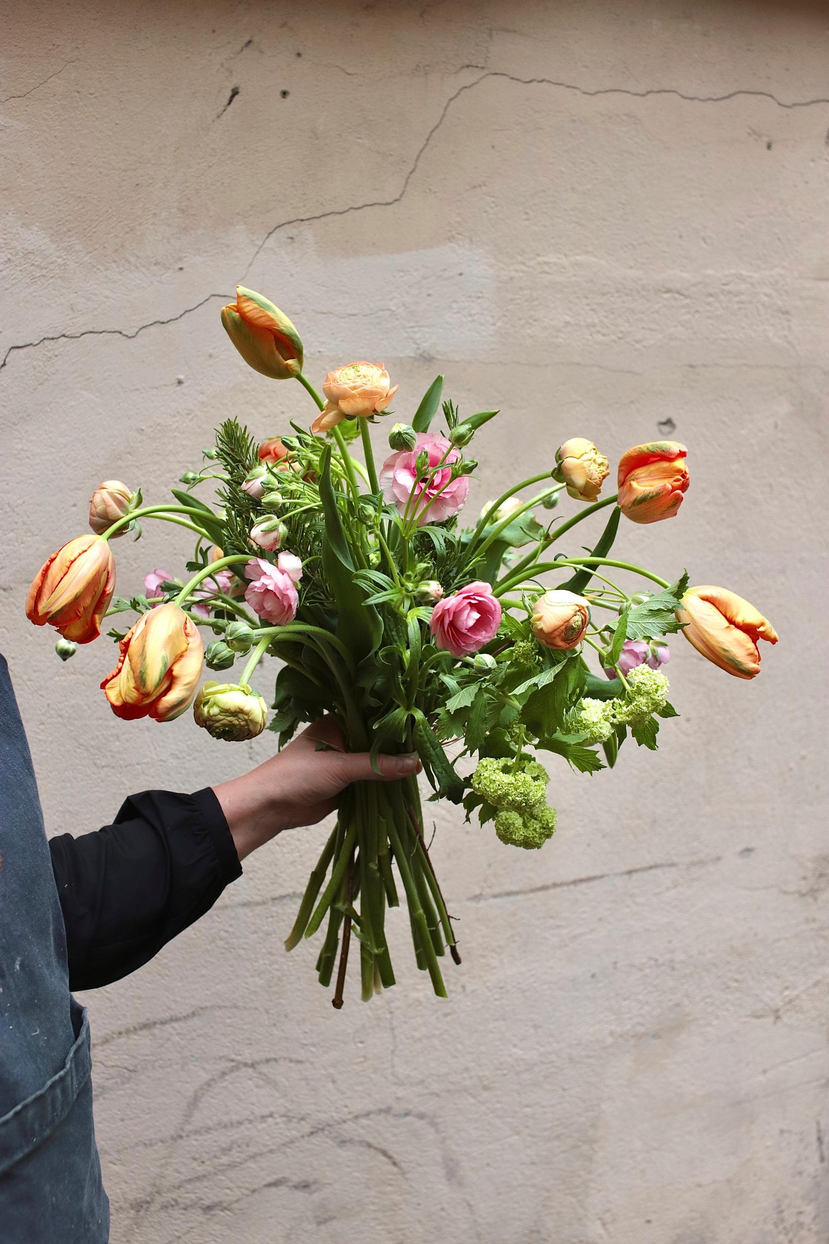 Värikäs tulppaanikimppu