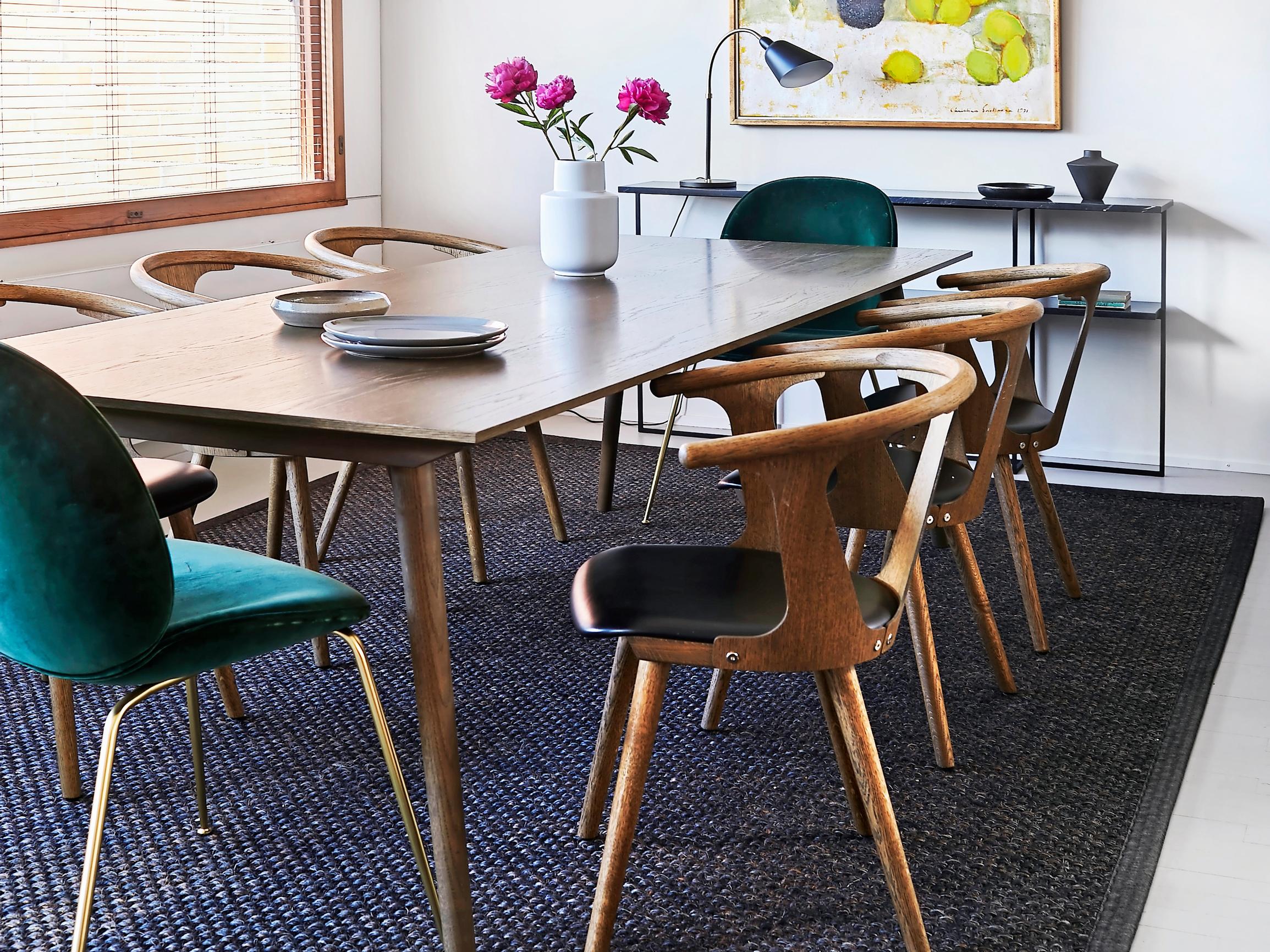 Kuin ravintolassa! Valjun ruokailutilan tunnelma muuttui kertaheitolla, kun se sai väriä ja harkittuja katseenvangitsijoita