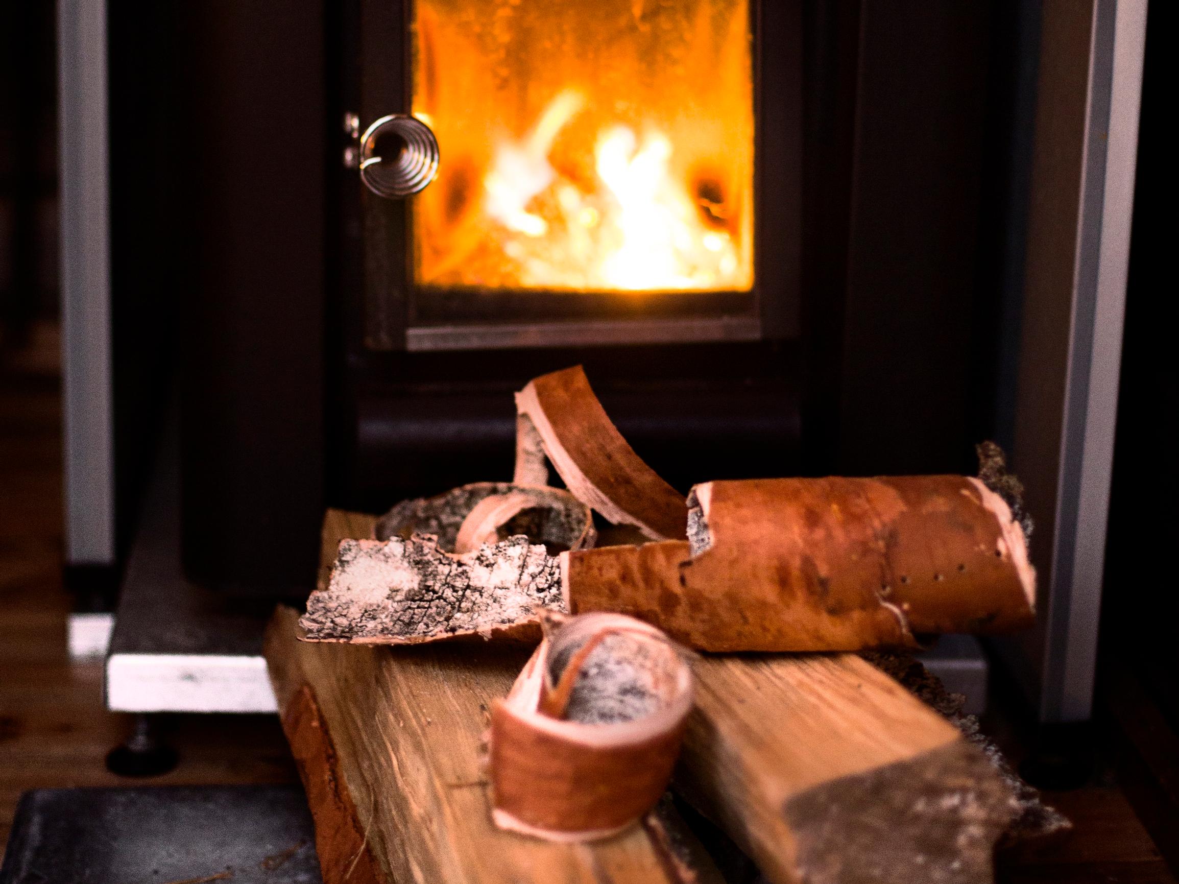 Mökkitalkkari kantaa puut, lämmittää saunan ja tekee vaikka avannon: ”Kun viikonloppu alkaa, ei tarvitse ryhtyä heti itse töihin”