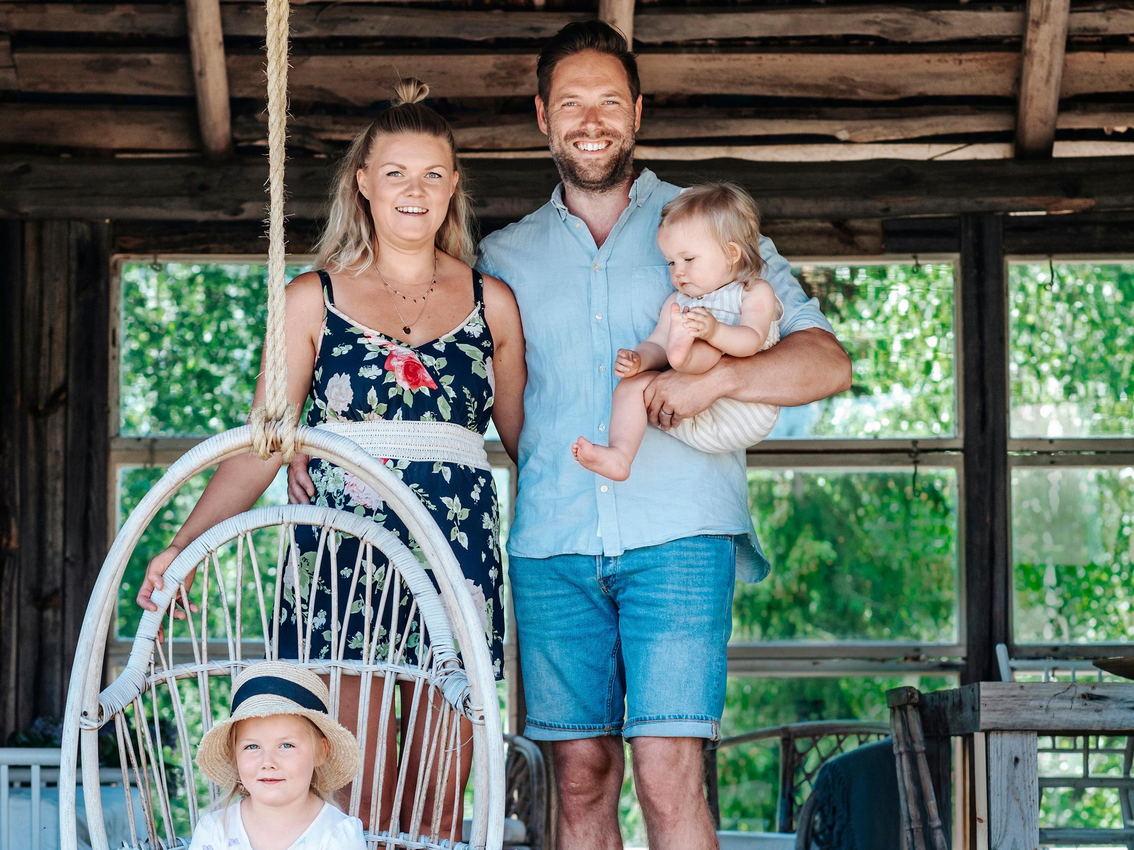 Tubettajapariskunta Anniina ja Juha vaihtoivat kaupunkilaiselämän 15 hehtaarin maatilaan – "Moni ajatteli, etteivät ne siellä metsän keskellä pitkään viihdy"