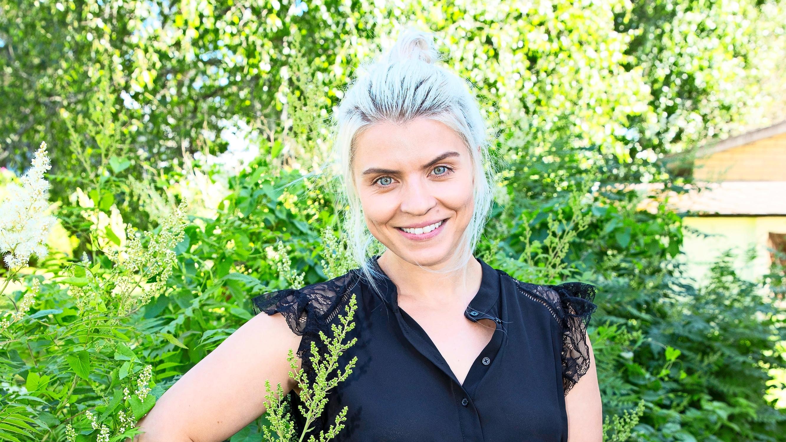 Näyttelijä Ilona Chevakova oivalsi, että voi lopettaa muiden miellyttämisen: ”Elämäni puhkesi kukkaan, kun opin sanomaan ei”