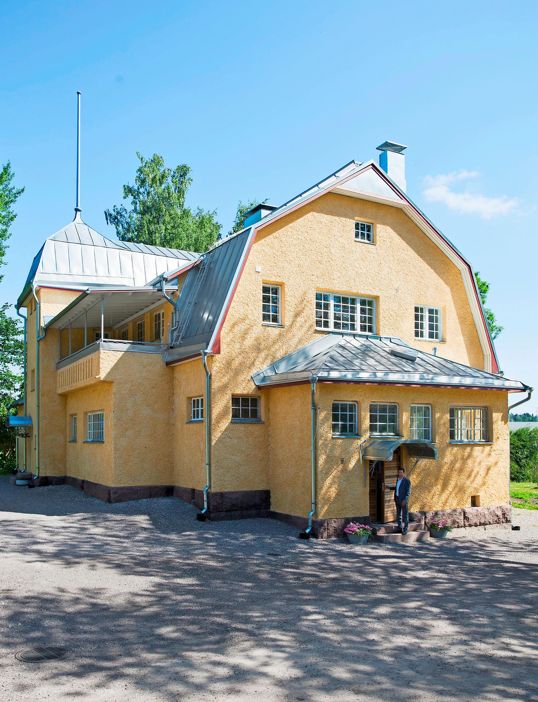 Everstinlinnan julkisivu