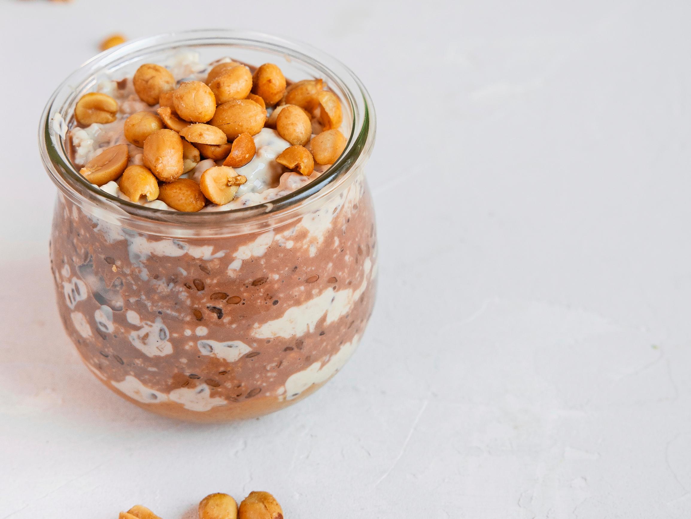 Snickers-tuorepuuro − kuin puraisu suklaapatukkaa, mutta paljon terveellisempää