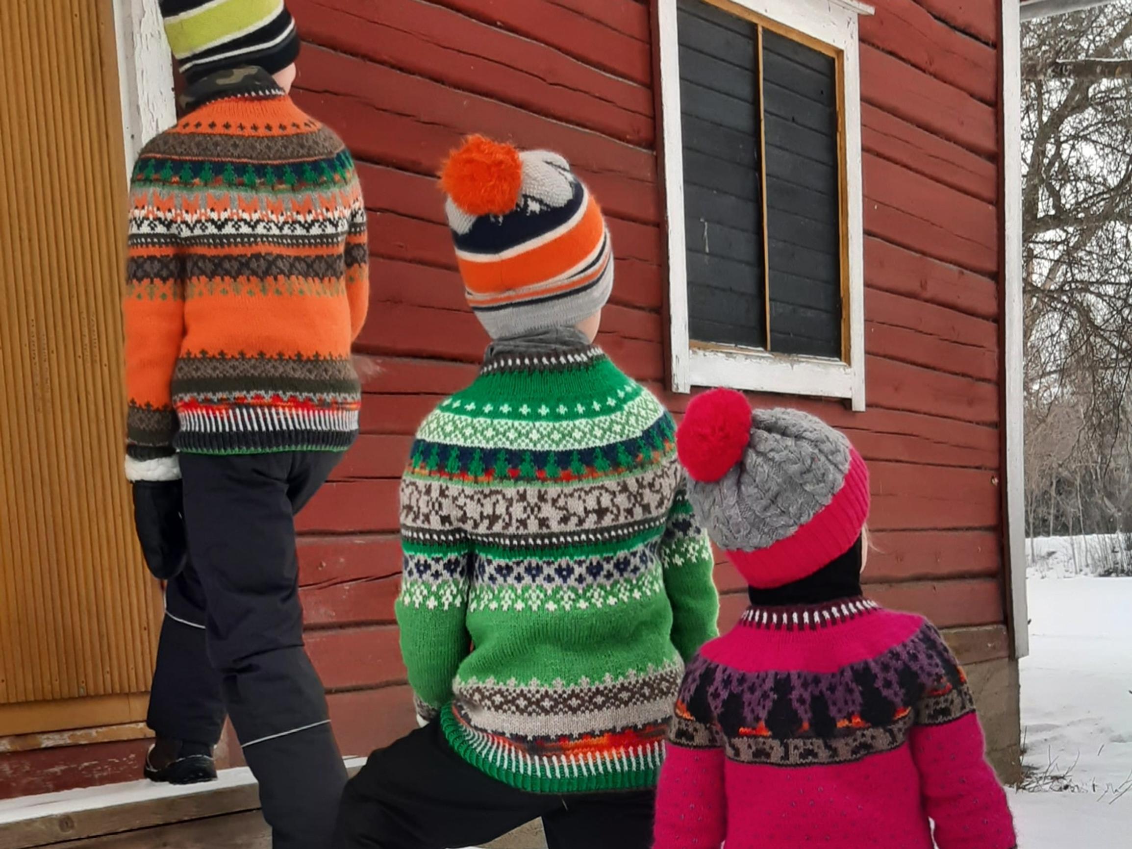 Toivepaidat jämälangoista! Virpi suunnitteli ja neuloi lapsilleen unelmien villapaidat – ostamatta ainuttakaan lankakerää