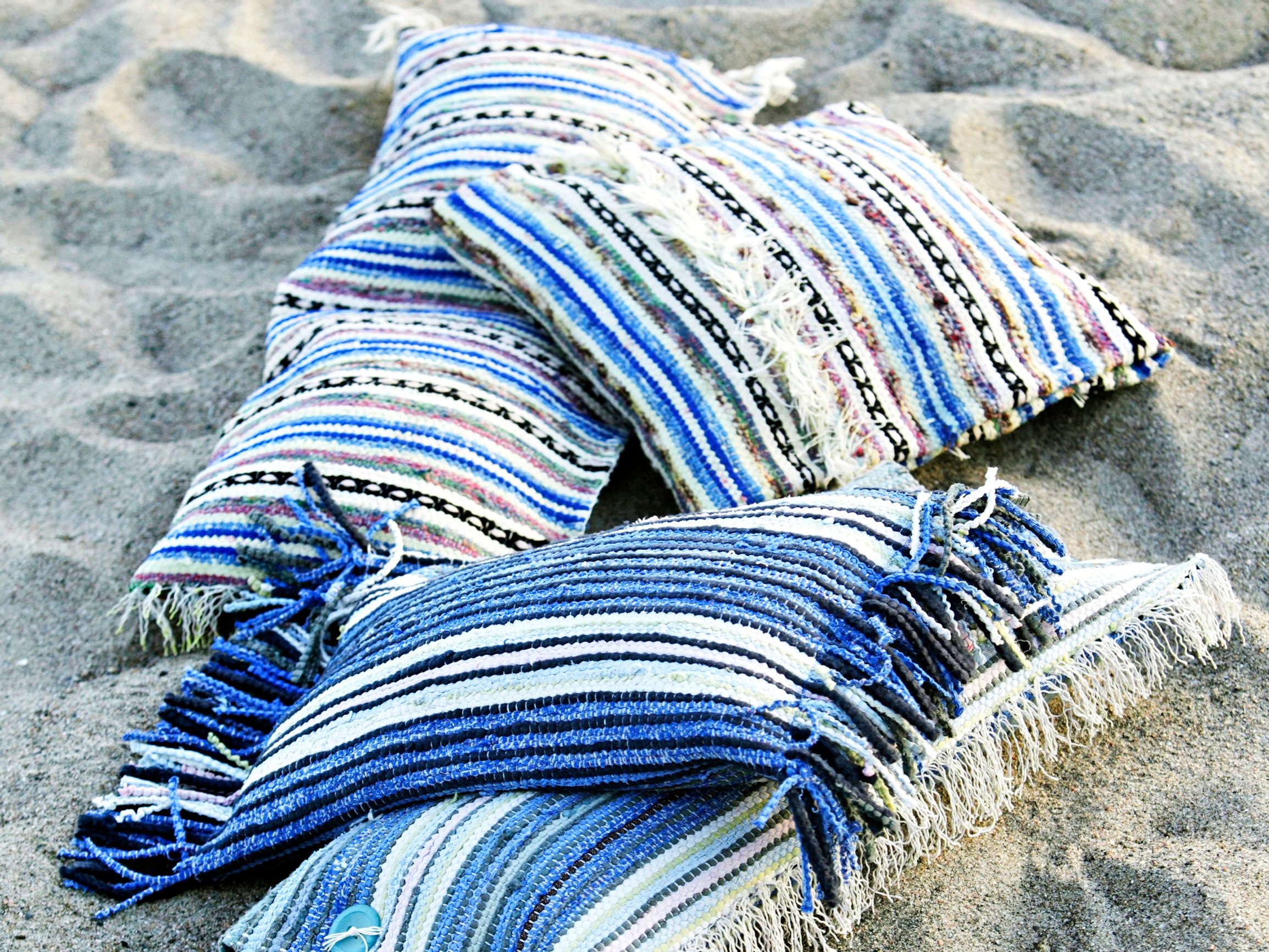 Räsymattotyyny – tee vanhasta matosta napakka tyyny mökille tai terassille