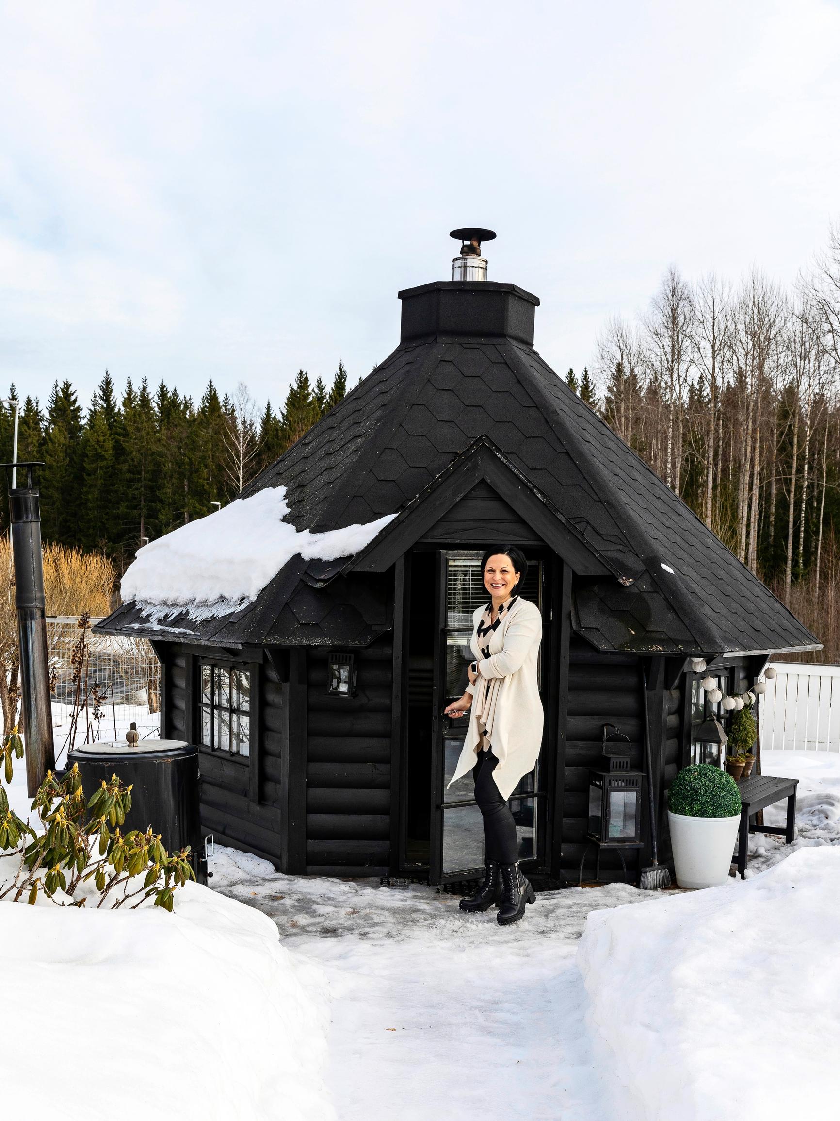 Kodan muotoinen pihasauna