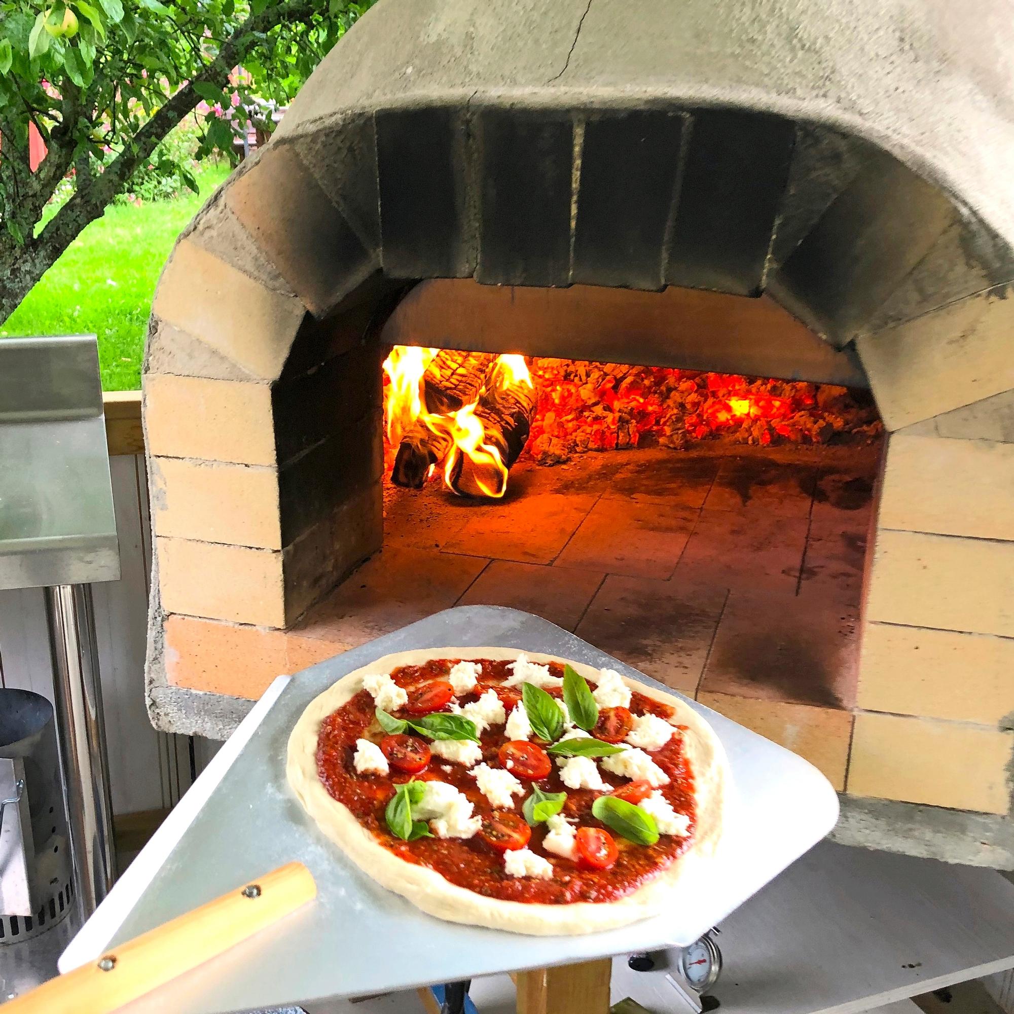 Pizzauuni – rakenna hitiksi noussut tulisija itse ja valmista parasta pizzaa omalla pihalla