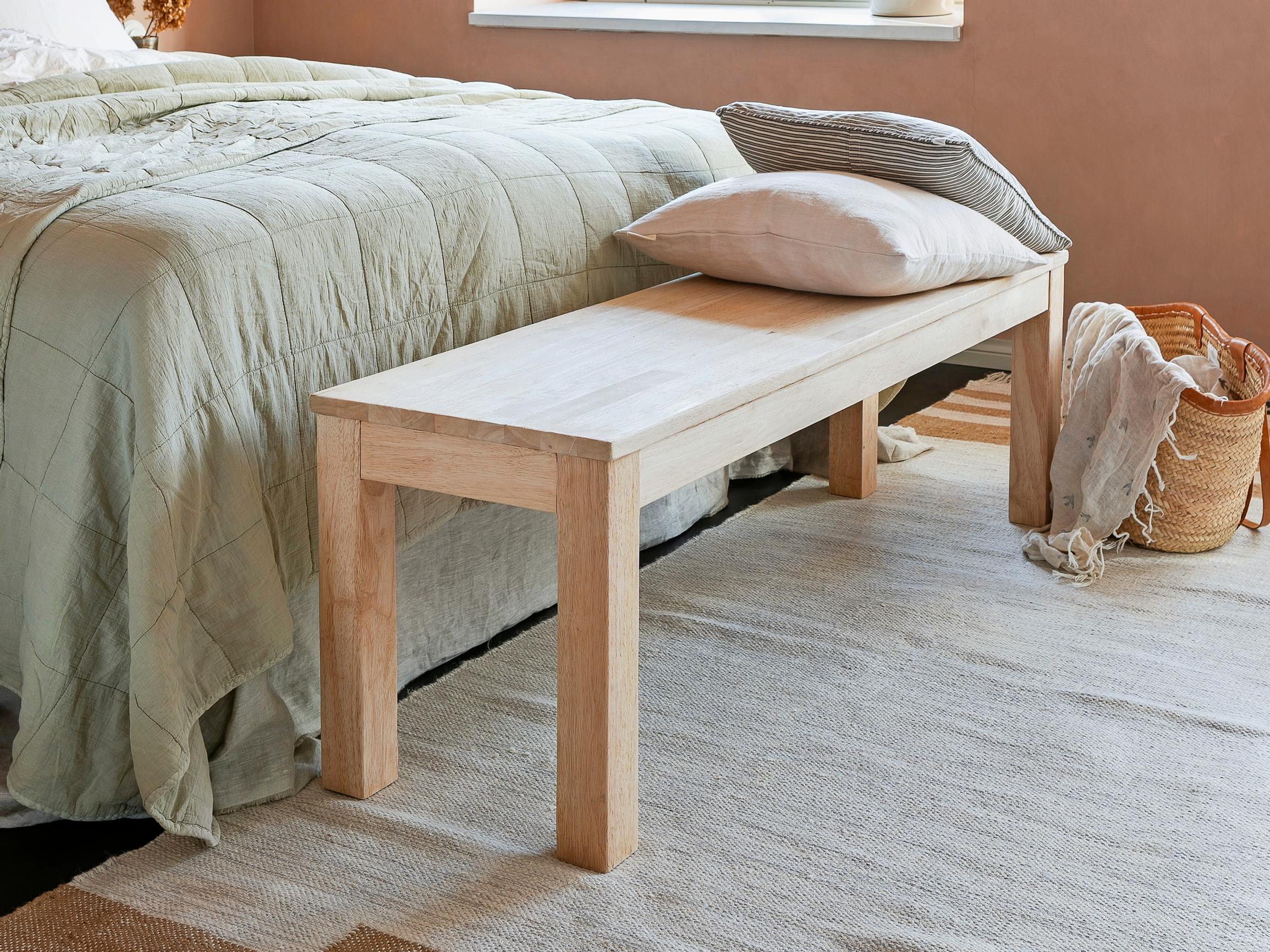 Katso ennen-jälkeen-kuvat! Näin kirsikansävyinen ysäripenkki muuttuu patinoinnilla ja suopakuurauksella