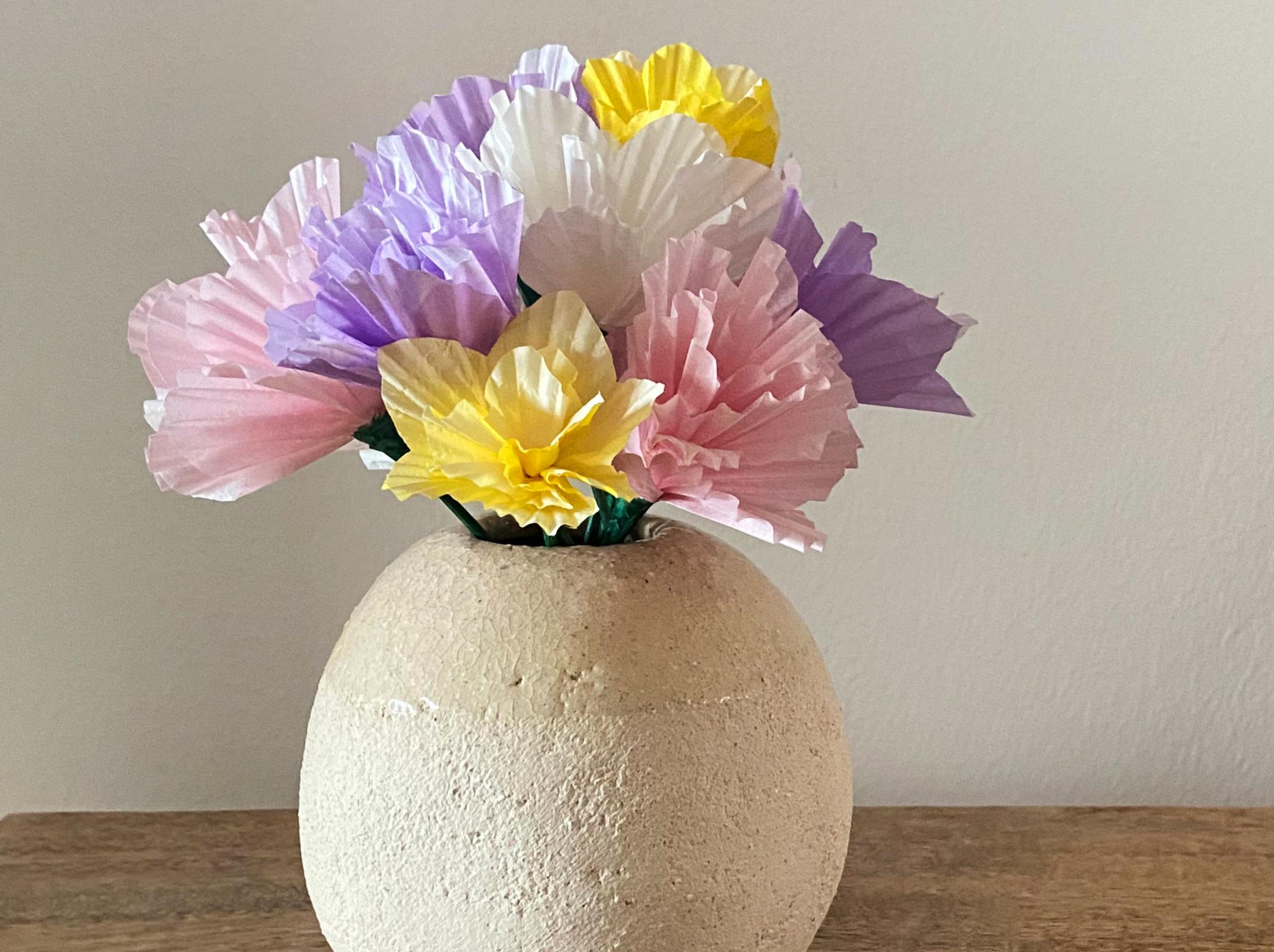 Taita, leikkaa, teippaa! Helpot muffinivuokakukat teet kotoa löytyvistä tarvikkeista