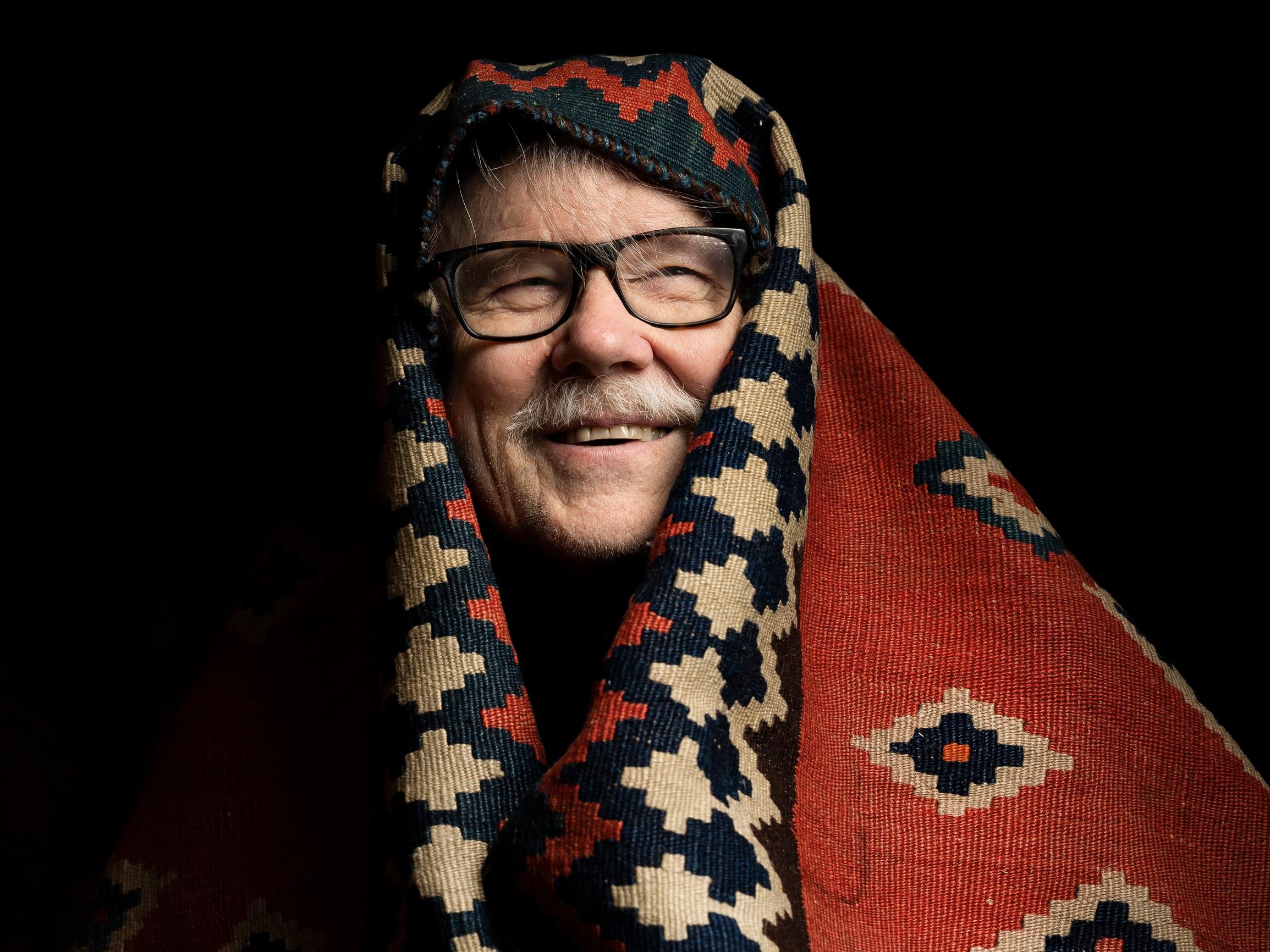 Arjen kauneutta ja kirjailtuja toiveita – monikäyttöisten kelimtekstiilien historia yltää 9 000 vuoden taa