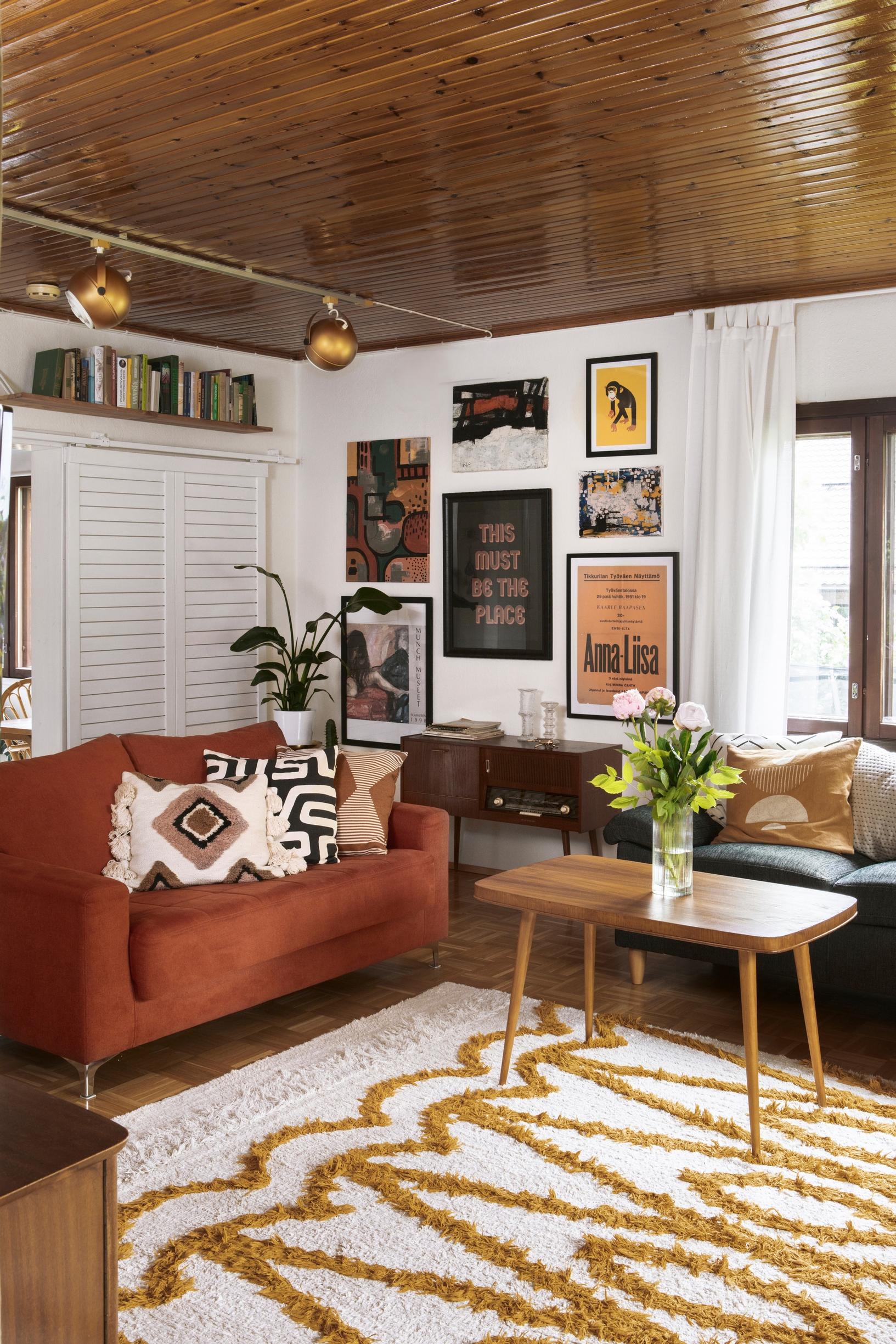 Taulukollaasiseinä olohuoneessa