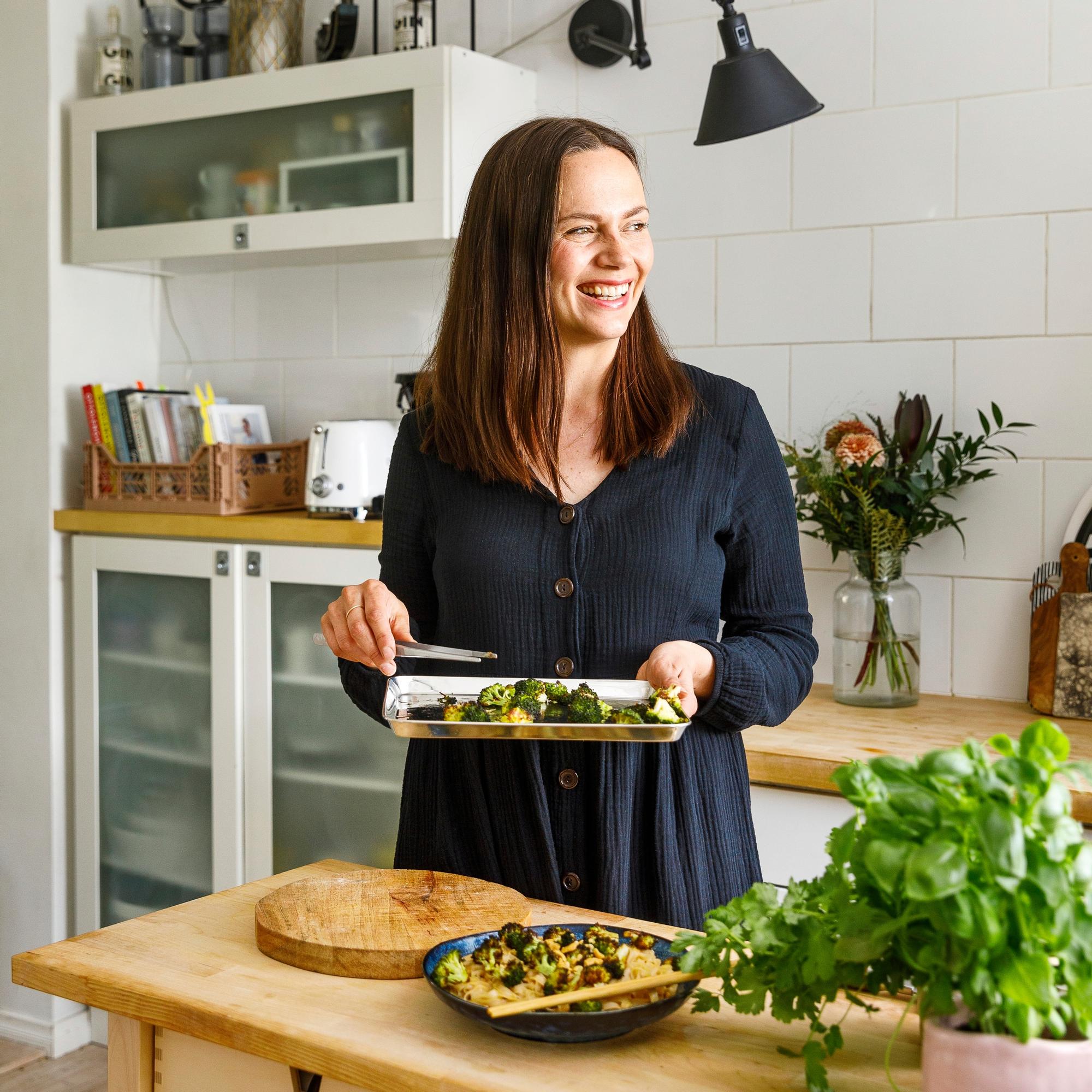 Ruokakirjailija Elina Ylitervo neuvoo, miten lapsiperheiden arkiruokailusta saa sujuvampaa – lue vinkit ja nappaa helpot reseptit!