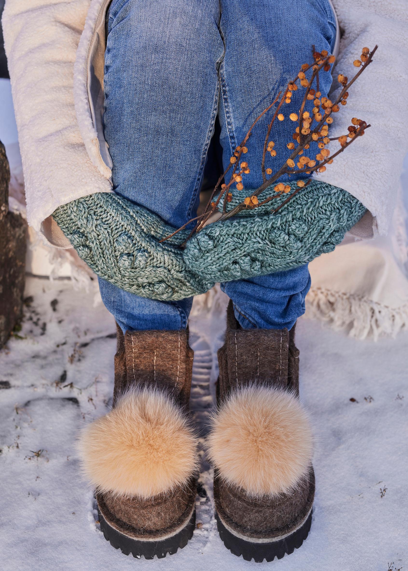 Meiju Knitsin suunnittelemat palmikkolapaset