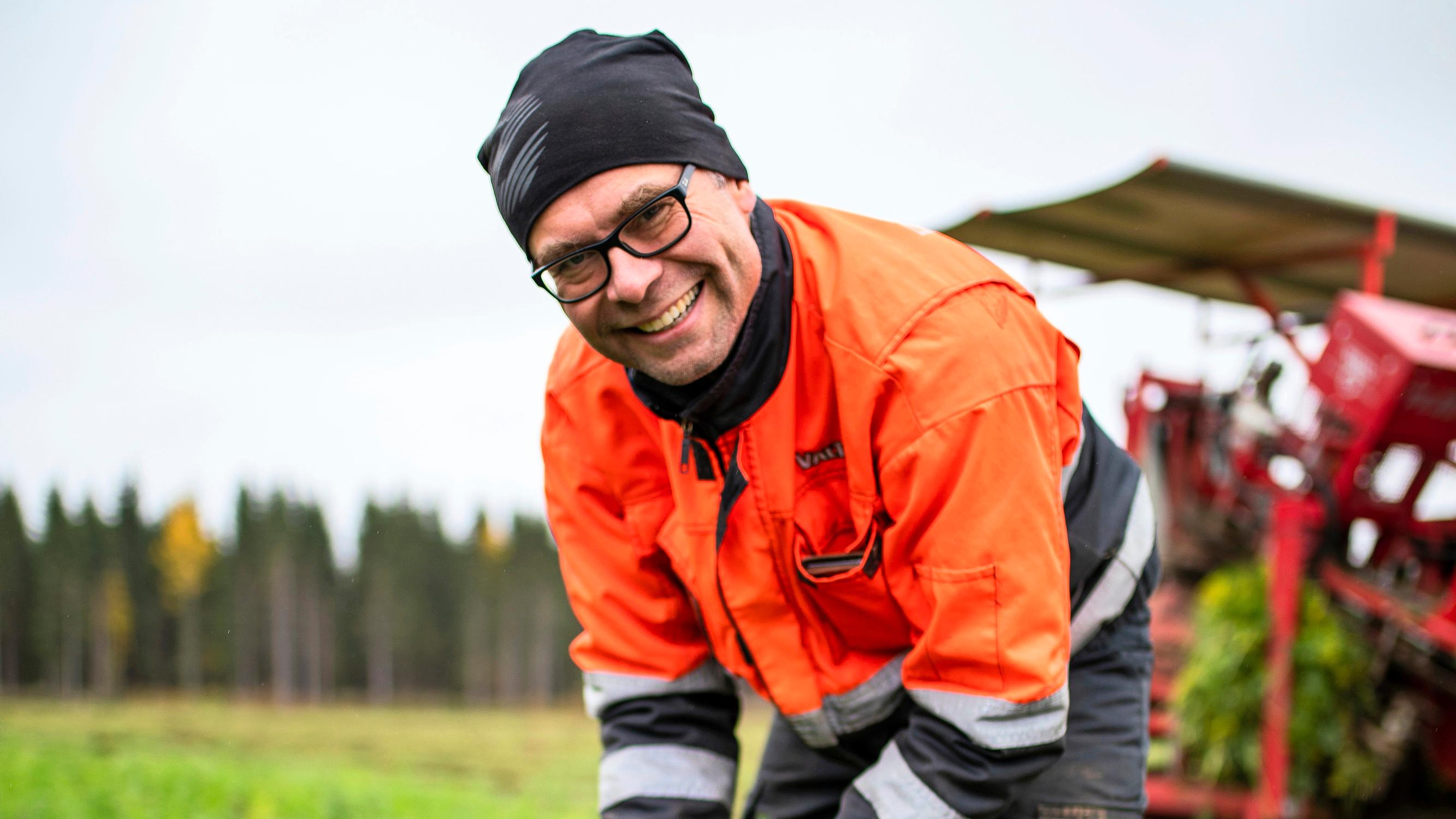 Arjen sankarijuures! Paavon luomuporkkanat maistuvat suomalaisille – tällainen on porkkanoiden tie pellolta patoihin