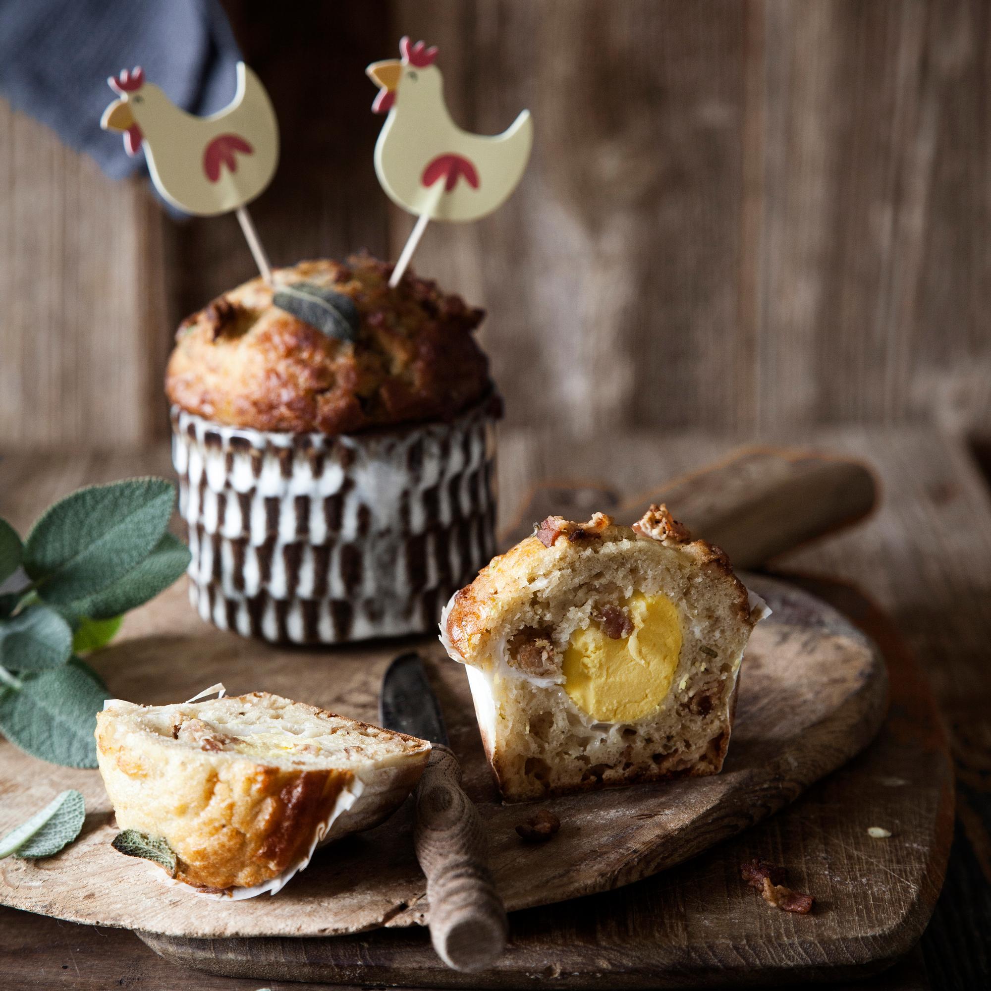 Muhkea aamuherkku! Suolaisten aamiaismuffinien sisältä paljastuu kananmunakätkö – nappaa helppo resepti